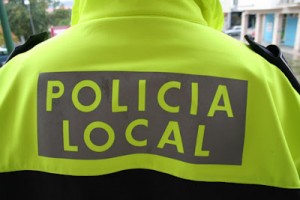 La Policía Local de Castelló detiene a dos hombres por agredir a otro para robarle en el Paseo Morella