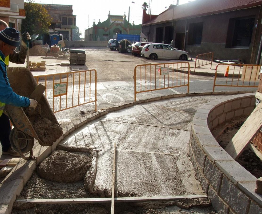 Cs de Vila-real recrimina al equipo de gobierno que decore la rotonda del Cedre pero no ataje los problemas de inundaciones