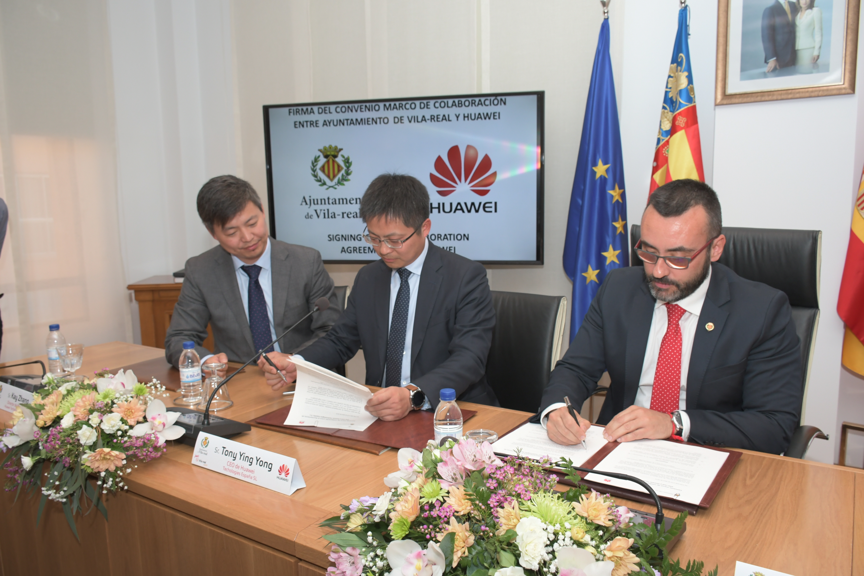 Vila-real y Huawei formalizan el acuerdo para hacer de la ciudad un referente tecnológico.