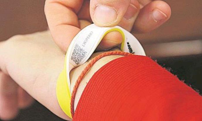 Las pulseras de emergencia llegan ya a un centenar de usuarios.