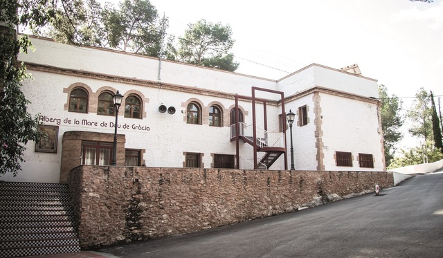 Territorio revisa la rehabilitación del albergue para priorizar la seguridad y la eficiencia energética.