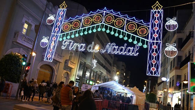 Vila-real instala de nuevo la Fira de Nadal para incentivar al comercio