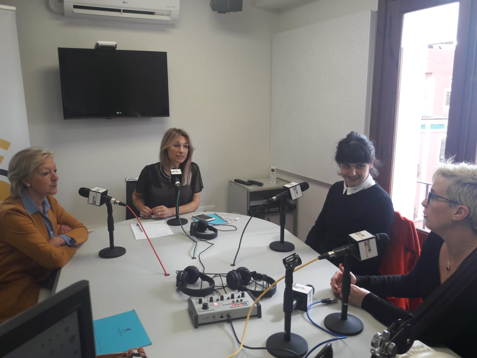 Tertulia con Marta Bernabeu, Sonia Llop y Elena Montagut