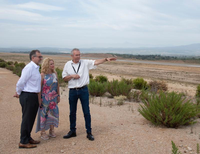 Martí destaca la apuesta del aeropuerto de Castellón por reforzar su actividad industrial para activar la economía de los municipios