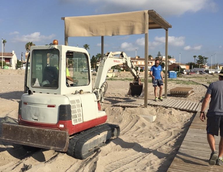 Almassora invierte cerca de 30.000 euros en la adecuación de sus playas con la llegada del verano