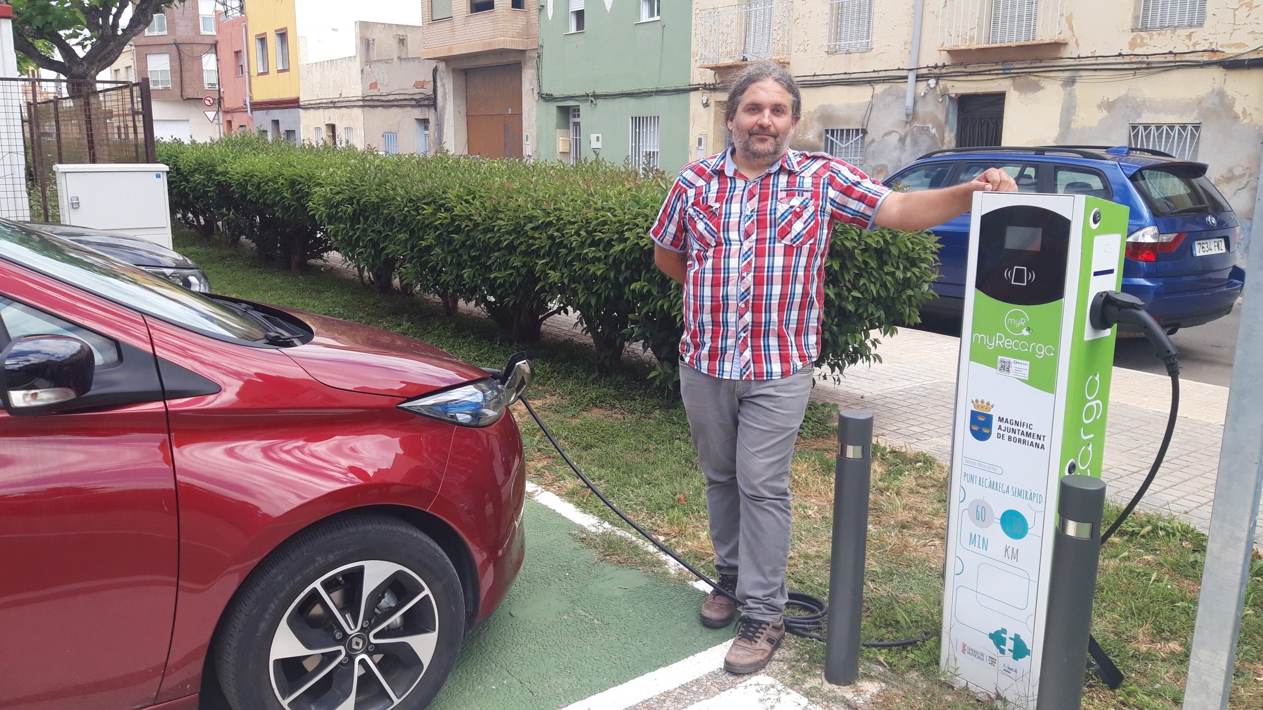 Borriana ya dispone del primer punto de recarga municipal de vehículos eléctricos en vía urbana