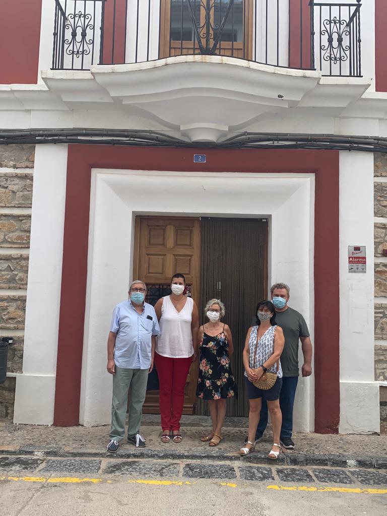 La Diputación financia el servicio municipal de podología en Teresa y la reforma de los clubes de la tercera edad de Sacañet