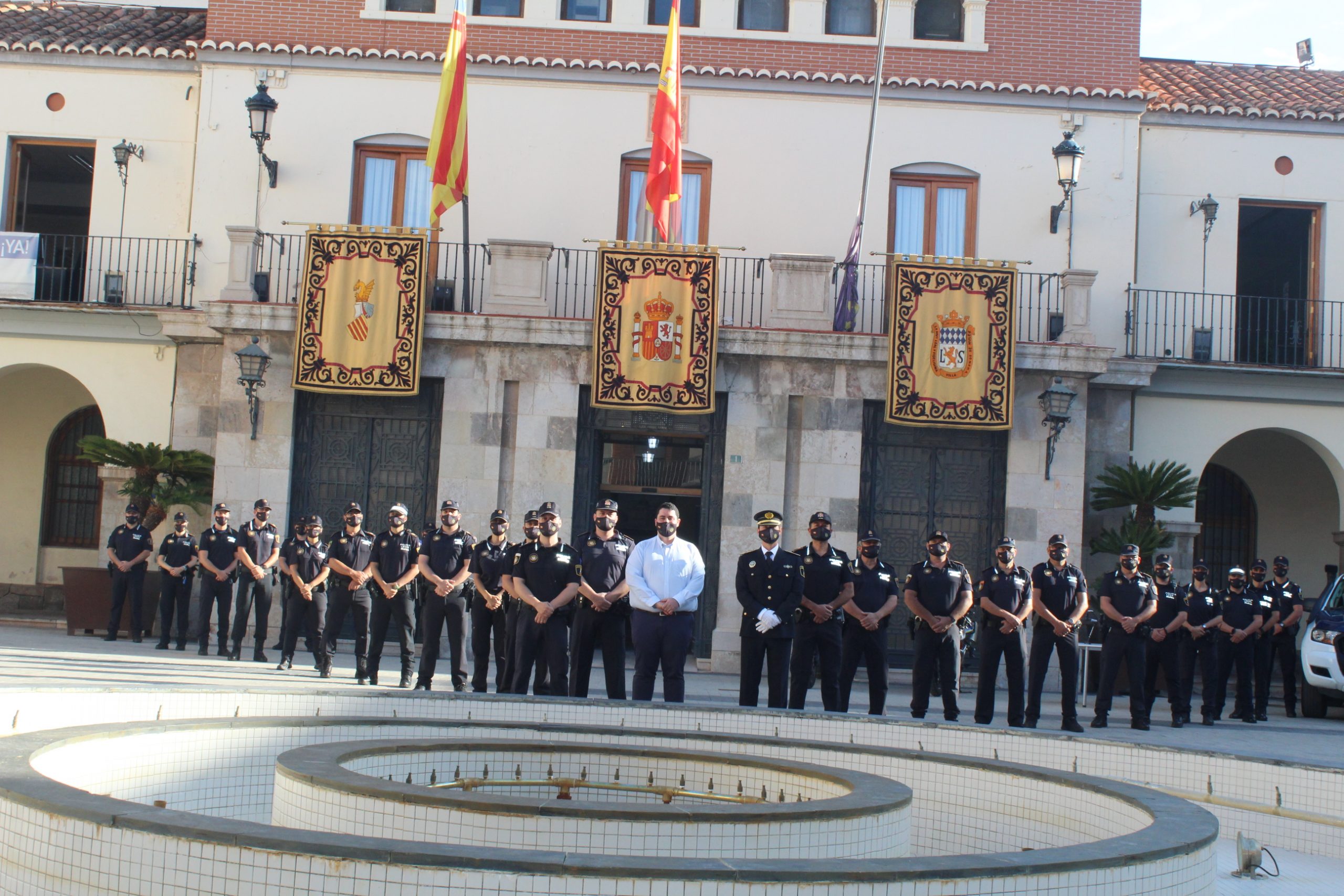 Nules recuerda en el día de San Miguel la labor realizada por la policía local y protección civil en la pandemia