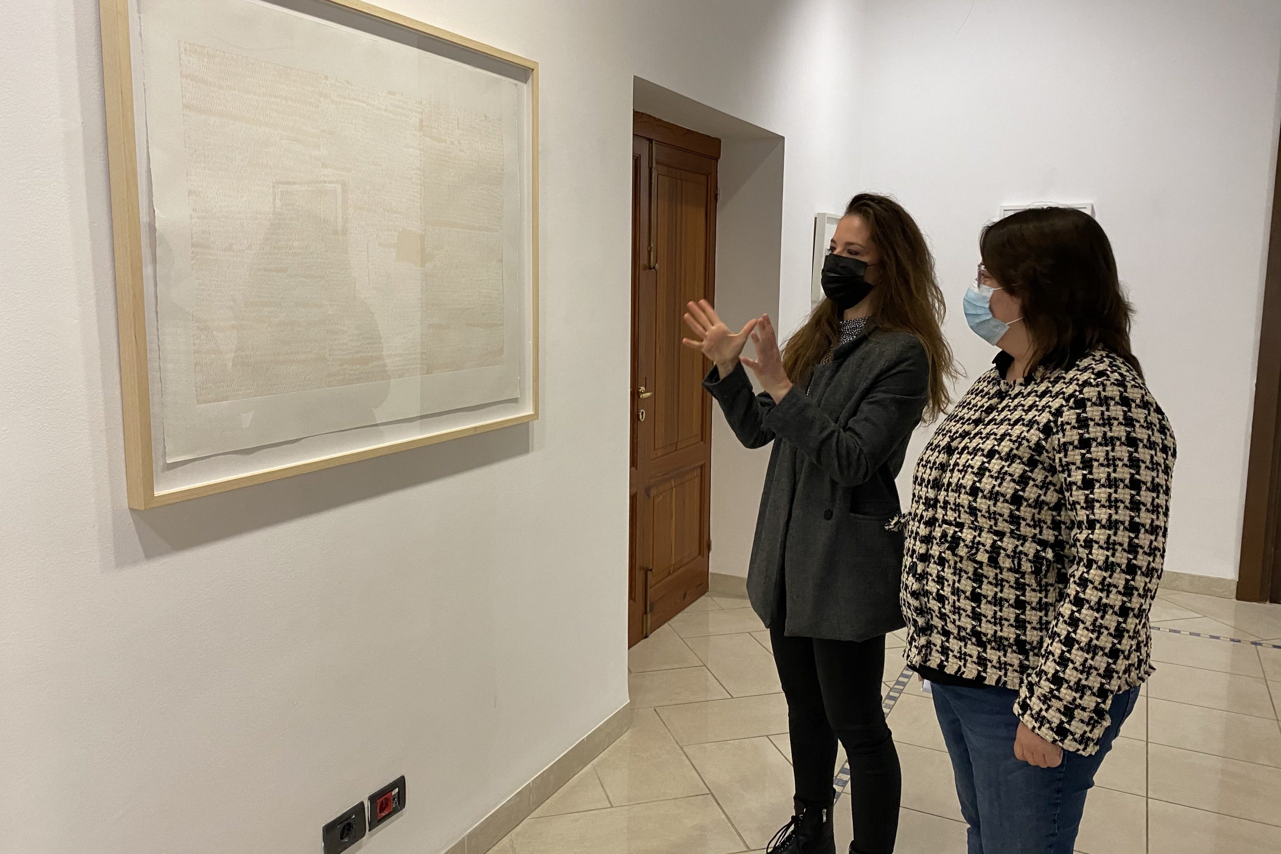 La Diputación de Castellón cede el Espai Cultural Les Aules al talento joven con la exposición de grabados de Lucía Moya