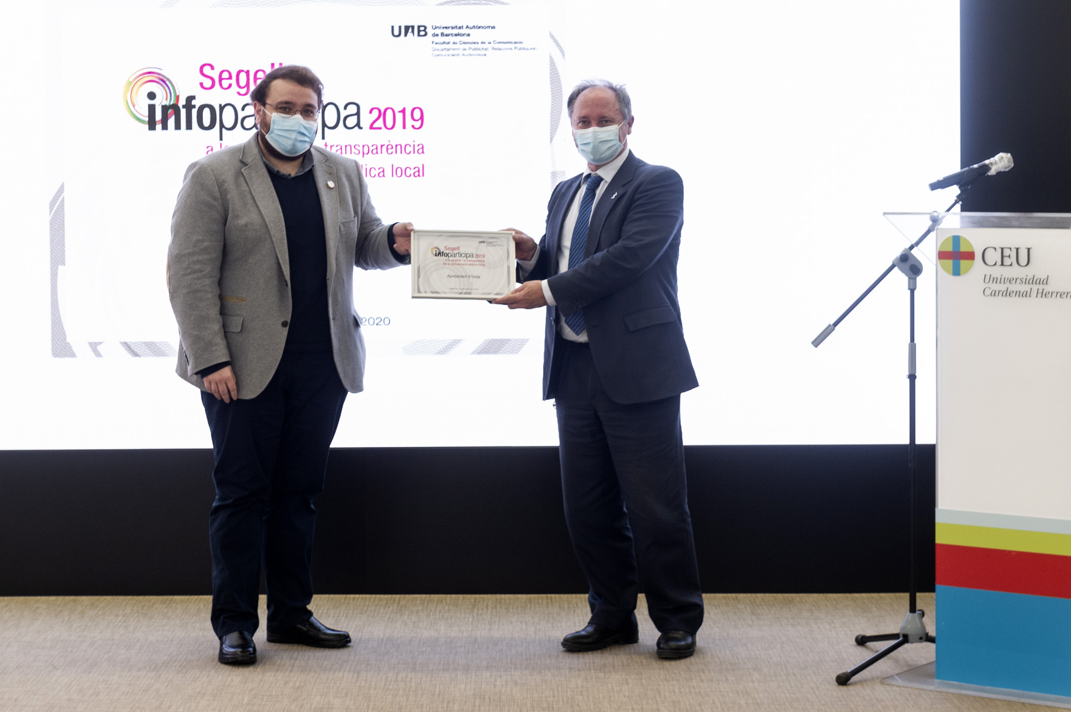 Onda recoge el premio que la acredita como el municipio más transparente de la provincia según la UAB y el CEU