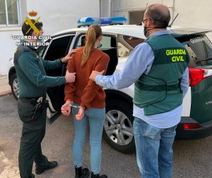 La Guardia Civil detiene a una persona por cuatro delitos de hurto de joyas y dinero en interior de viviendas y delito continuado de estafa en Vall D´Uixó