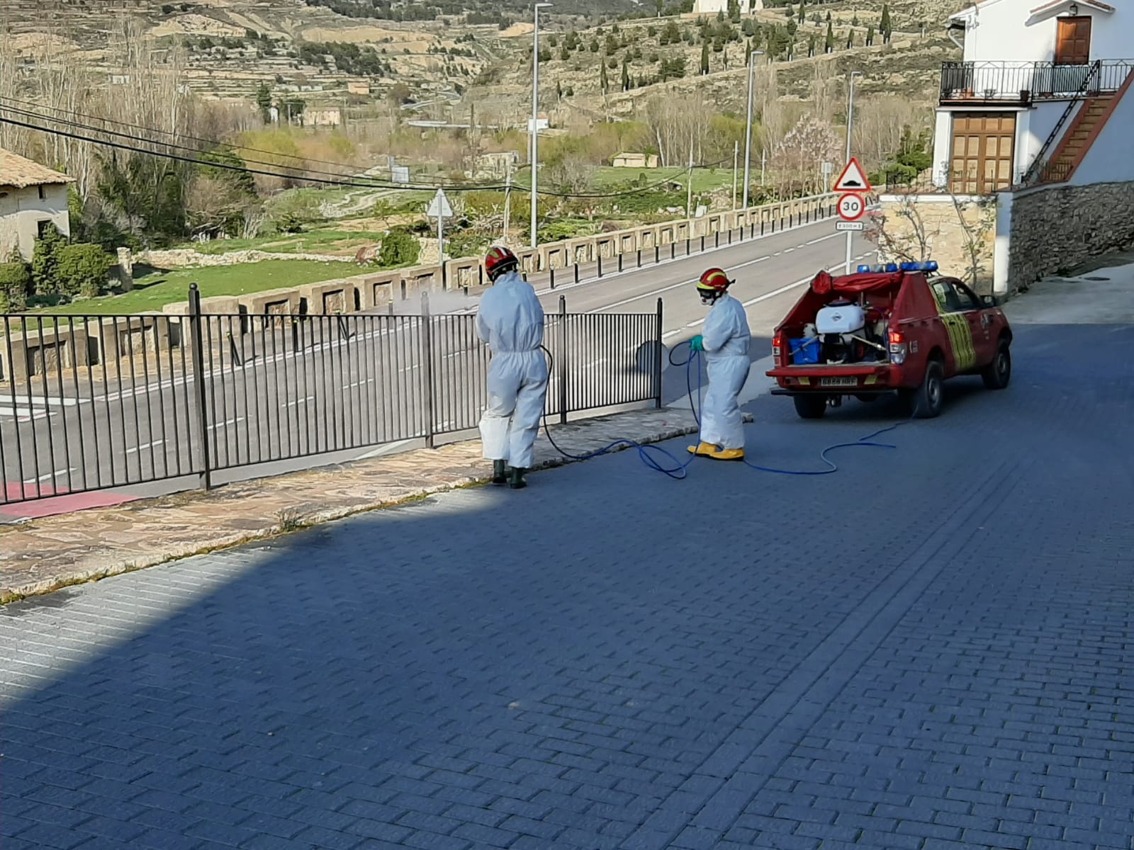 La Diputación de Castellón realiza desde el inicio de la pandemia 600 desinfecciones en los pueblos para liberar los espacios públicos de Covid-19