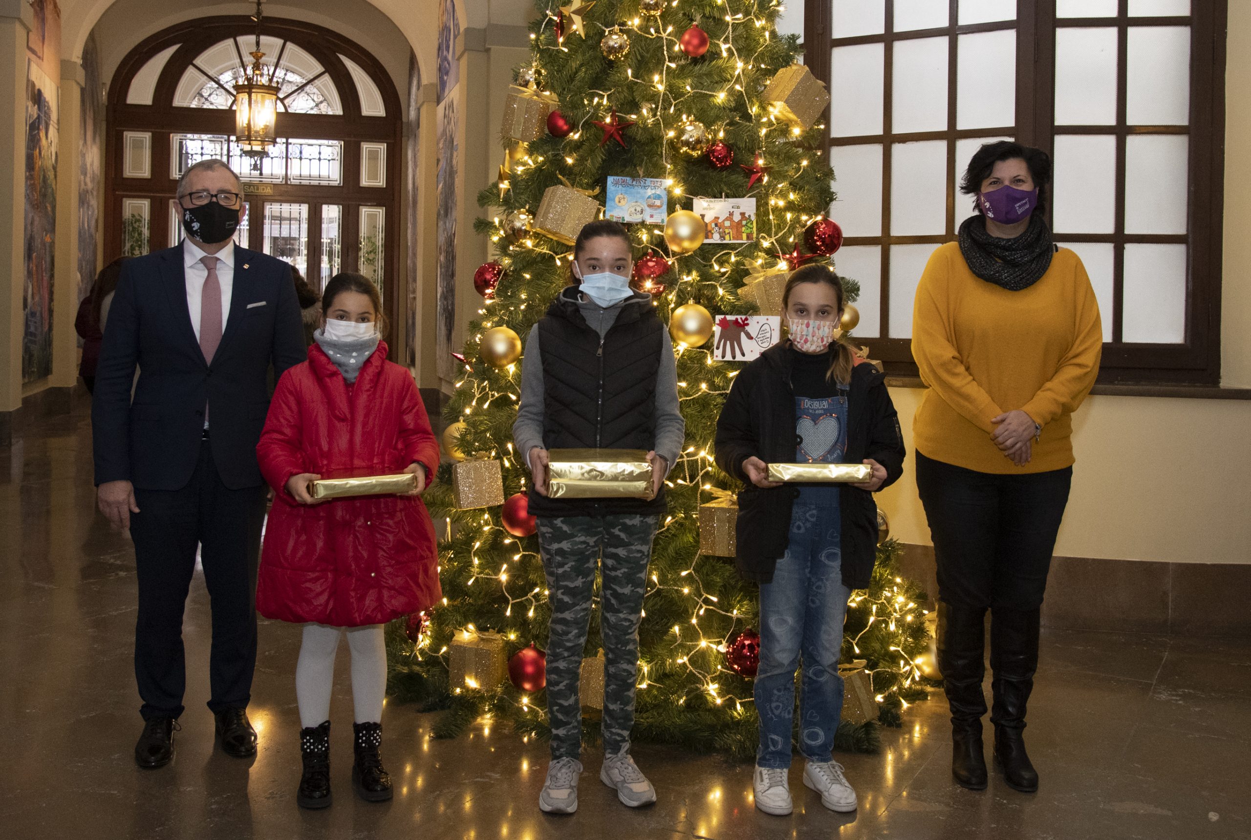 La Diputación de Castellón hace entrega de los premios del concurso provincial de postales navideñas