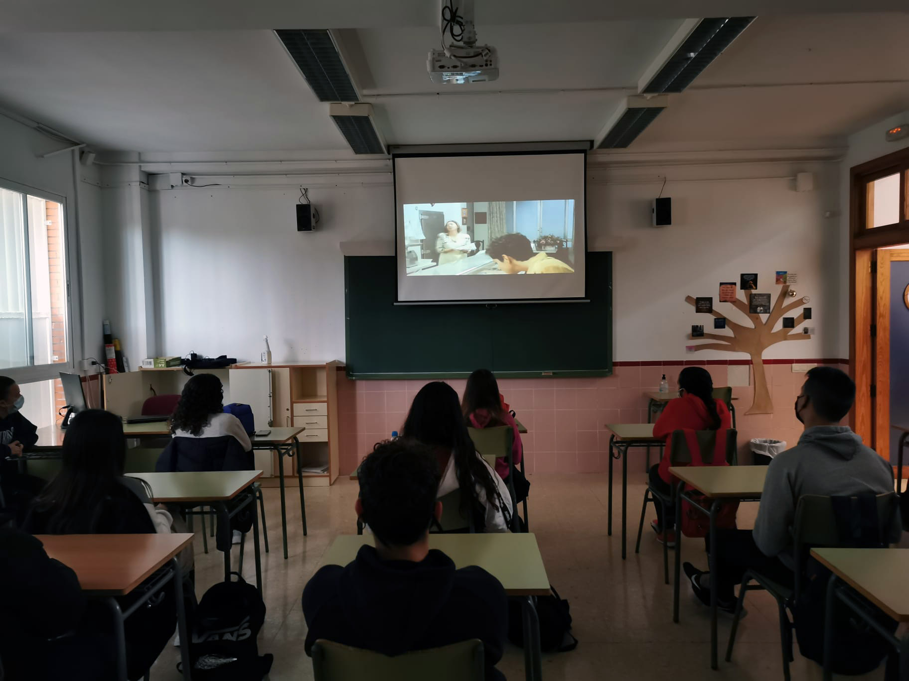 El Ayuntamiento de Almenara y Escola Valenciana promocionan el cine en valenciano