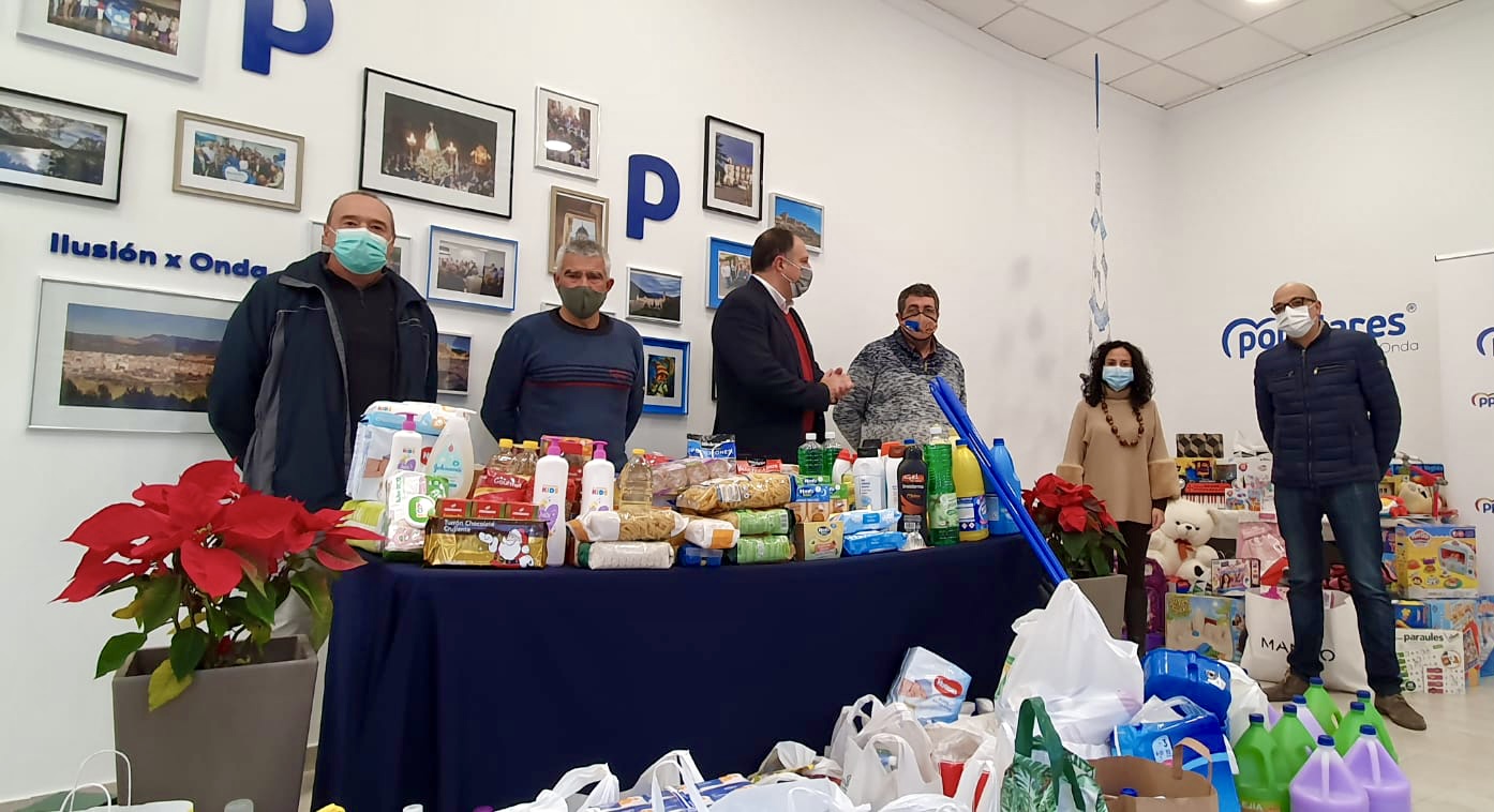 El PP de Onda realiza una recogida solidaria de alimentos, productos de higiene y juguetes