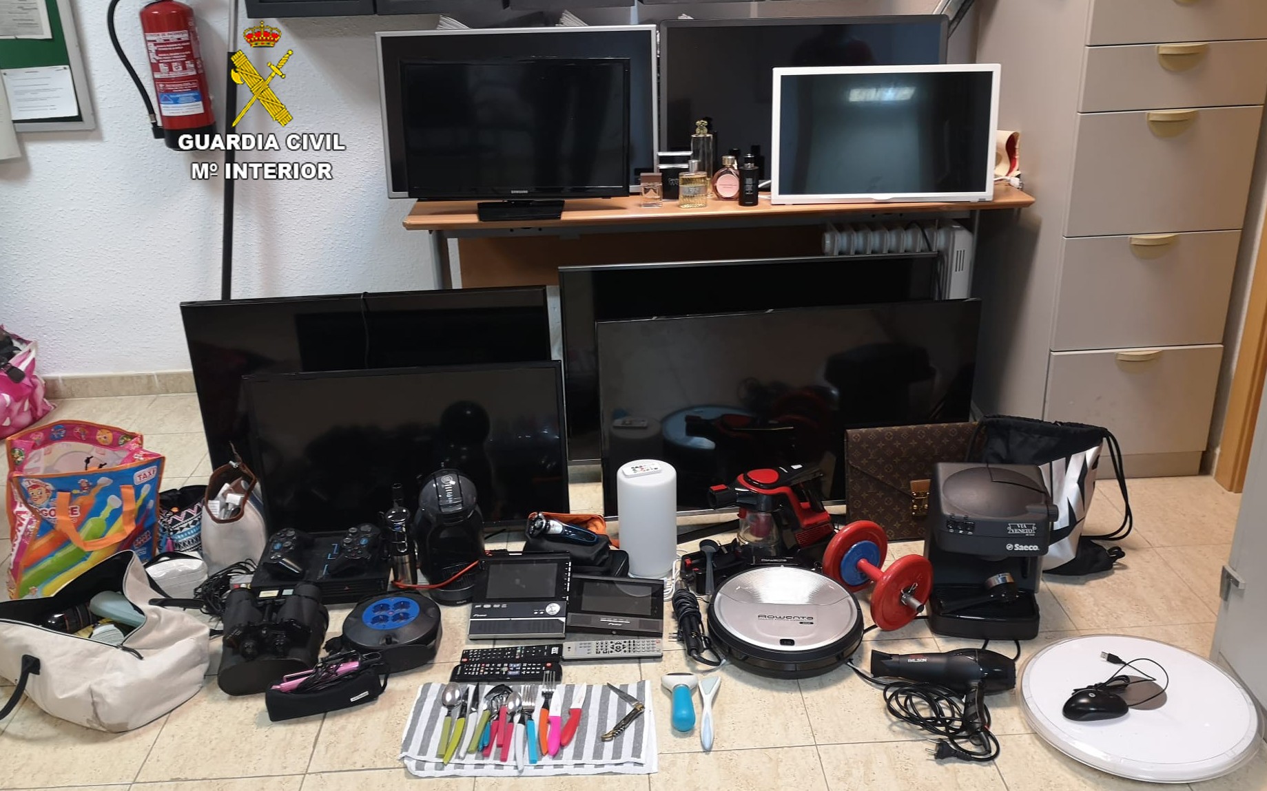 La Guardia Civil detiene al presunto autor de 7 robos en varios apartamentos de la localidad de Peñíscola