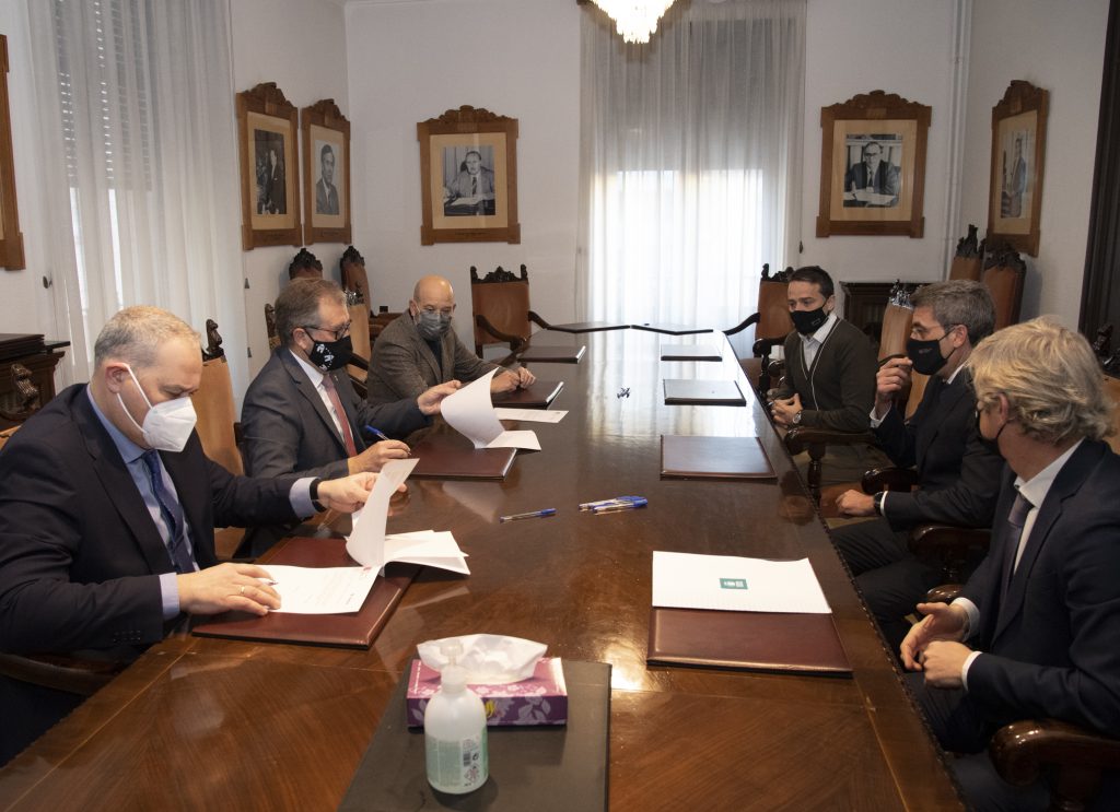 La Diputación de Castellón firma un póliza de crédito de 18 millones de euros con Cajamar para activar los adelantos de tesorería solicitados por los ayuntamientos