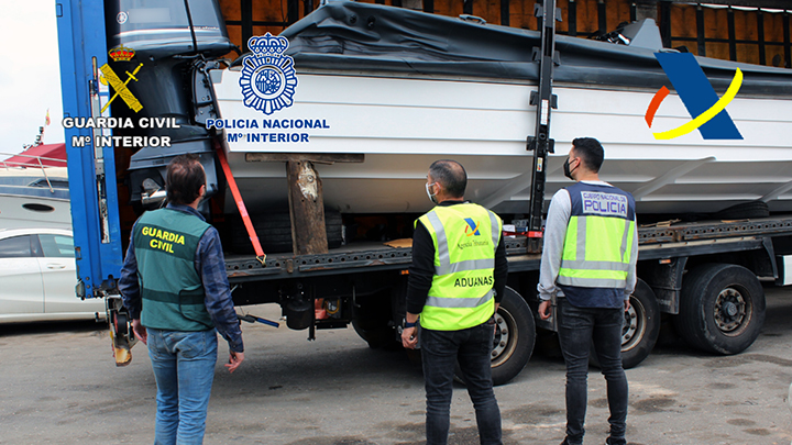 La Guardia Civil detiene a dos personas que circulaban con más de dos kilos de hachís por la AP-7
