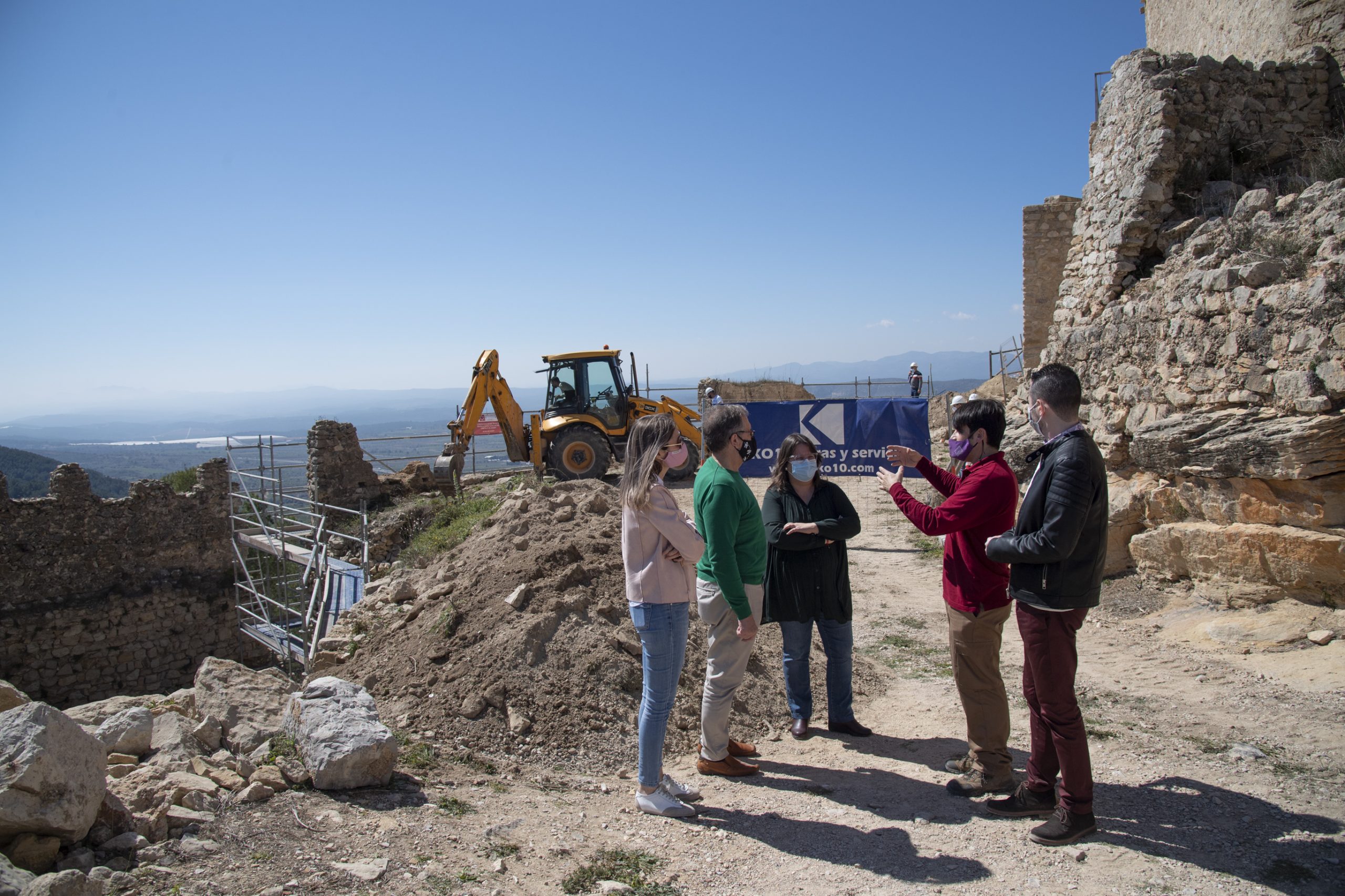 La Diputación de Castellón invierte 40.000 euros en la rehabilitación de la muralla del Albacar del castillo de Xivert