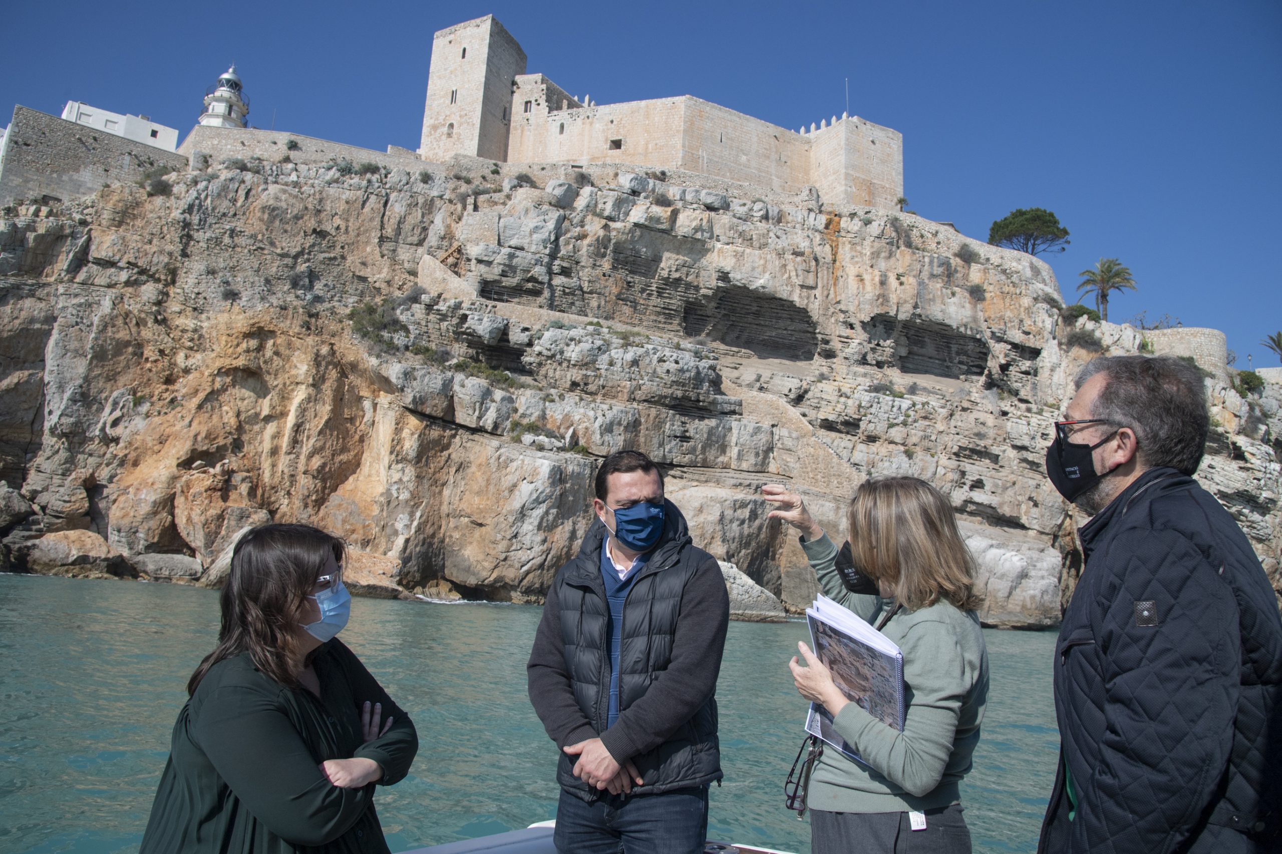 La Diputación de Castellón asumirá la redacción de un plan de acción para proteger y consolidar los acantilados del castillo de Peñíscola