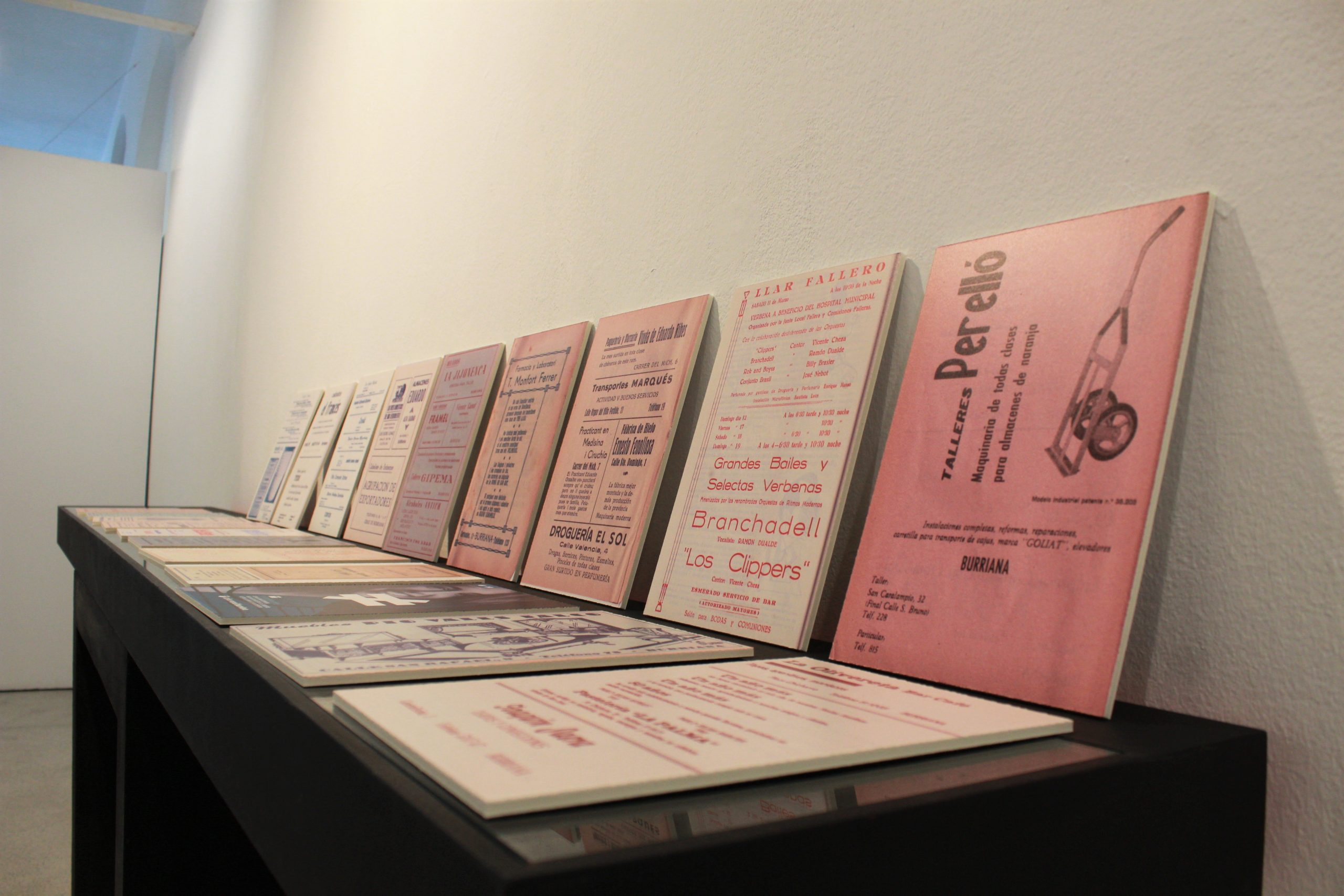 Una exposición de ‘Llibrets de falla’ de Burriana plasma  su historia y evolución desde sus inicios a la actualidad