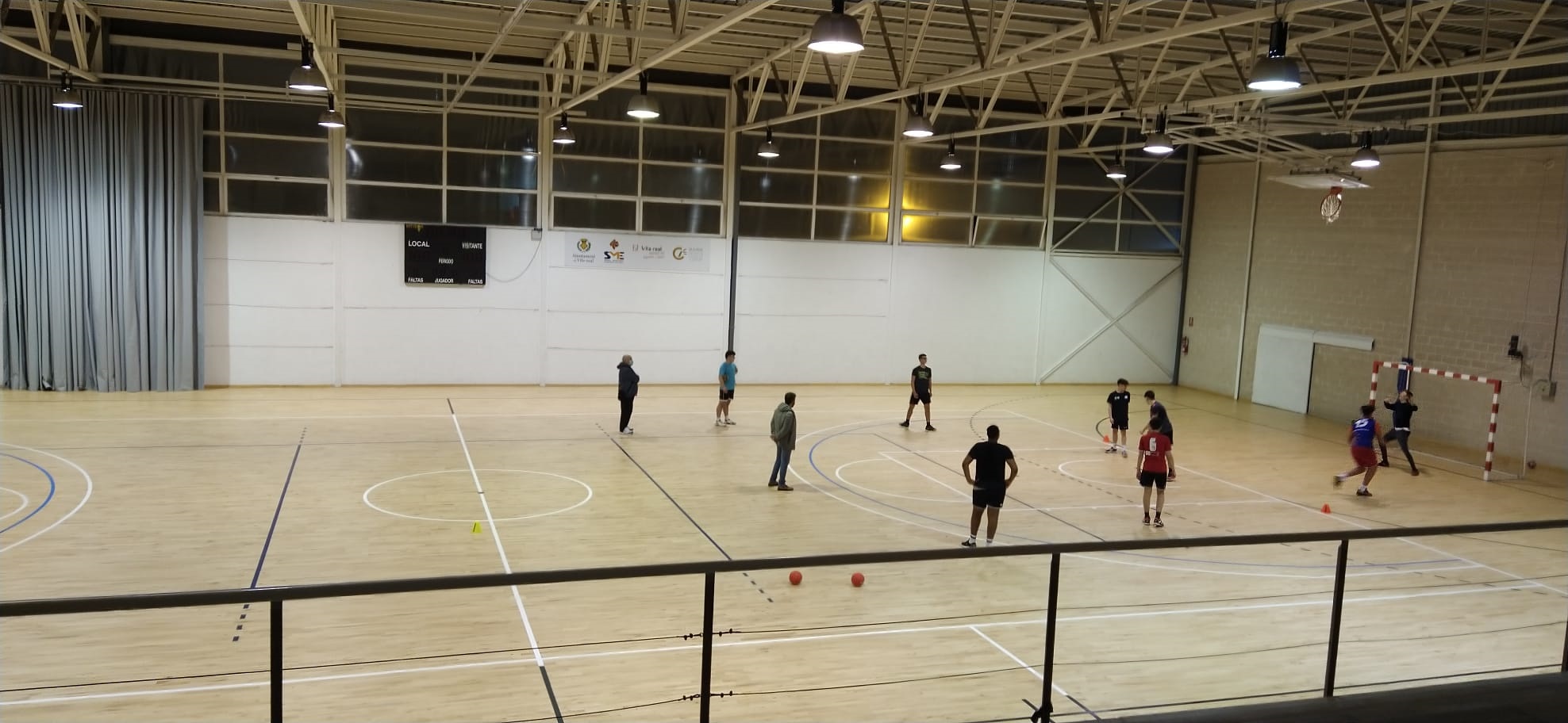 Deportes mejora las pistas de los pabellones Sebastián Mora y Melilla de Vila-real para facilitar el reinicio de la actividad de los clubes