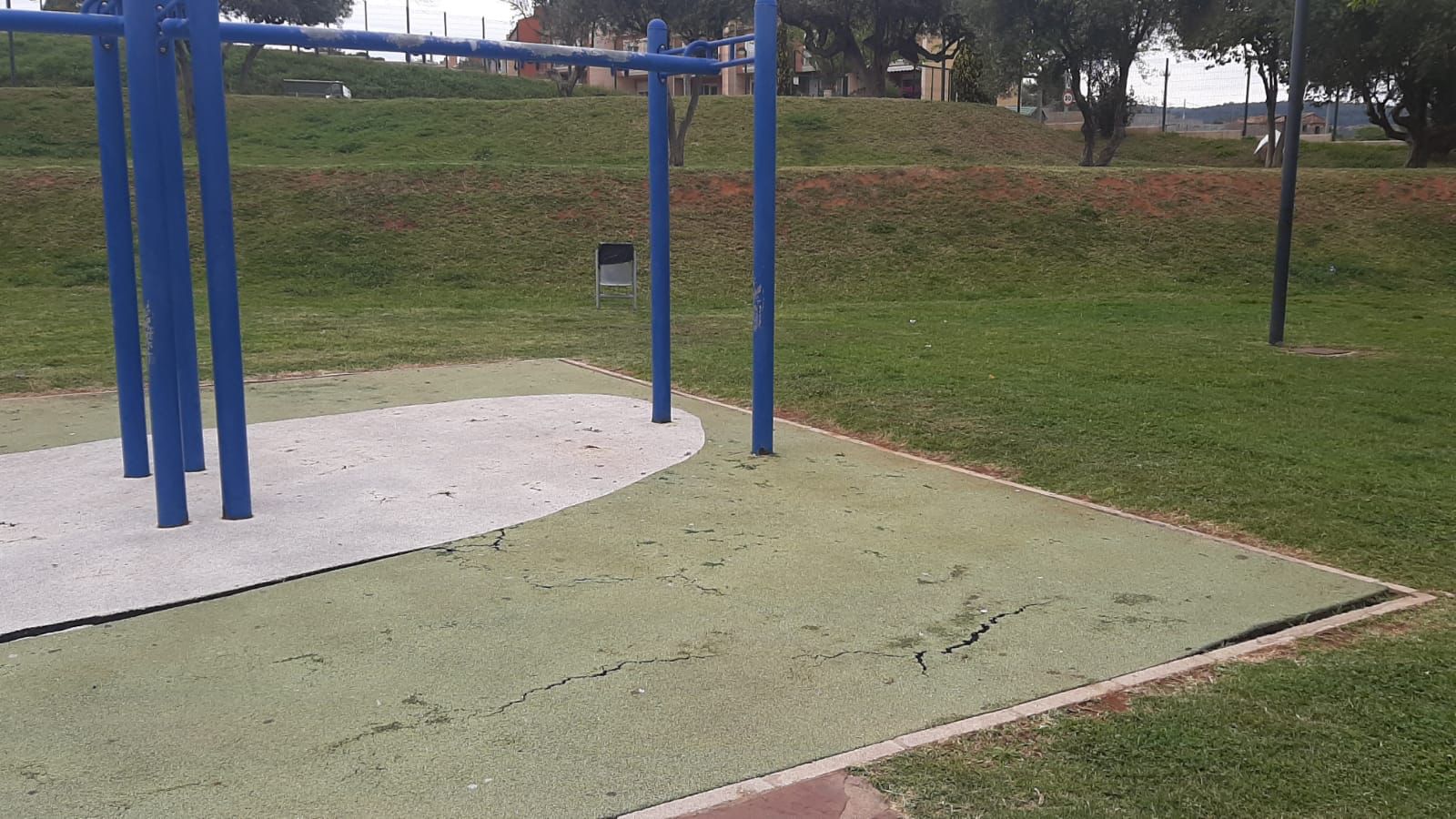 Alarcón (PSPV-PSOE) denuncia el mal estado del parque de calistenia en la nueva ubicación en Onda