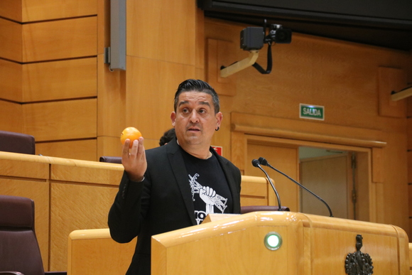 Carles Mulet al PP : “Cuidado con los experimentos porque nos podemos quedar con las naranjas sin vender en los árboles”