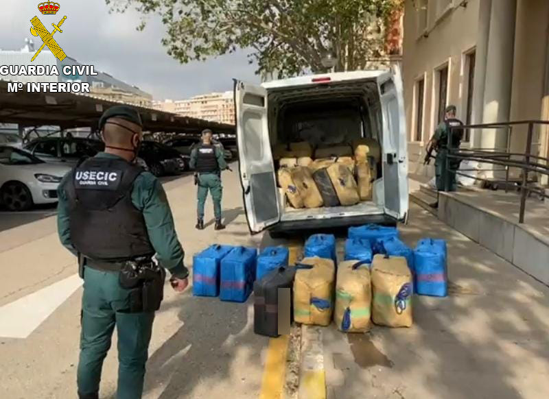 La Guardia Civil incauta aproximadamente dos toneladas y media de hachís en Vinaròs