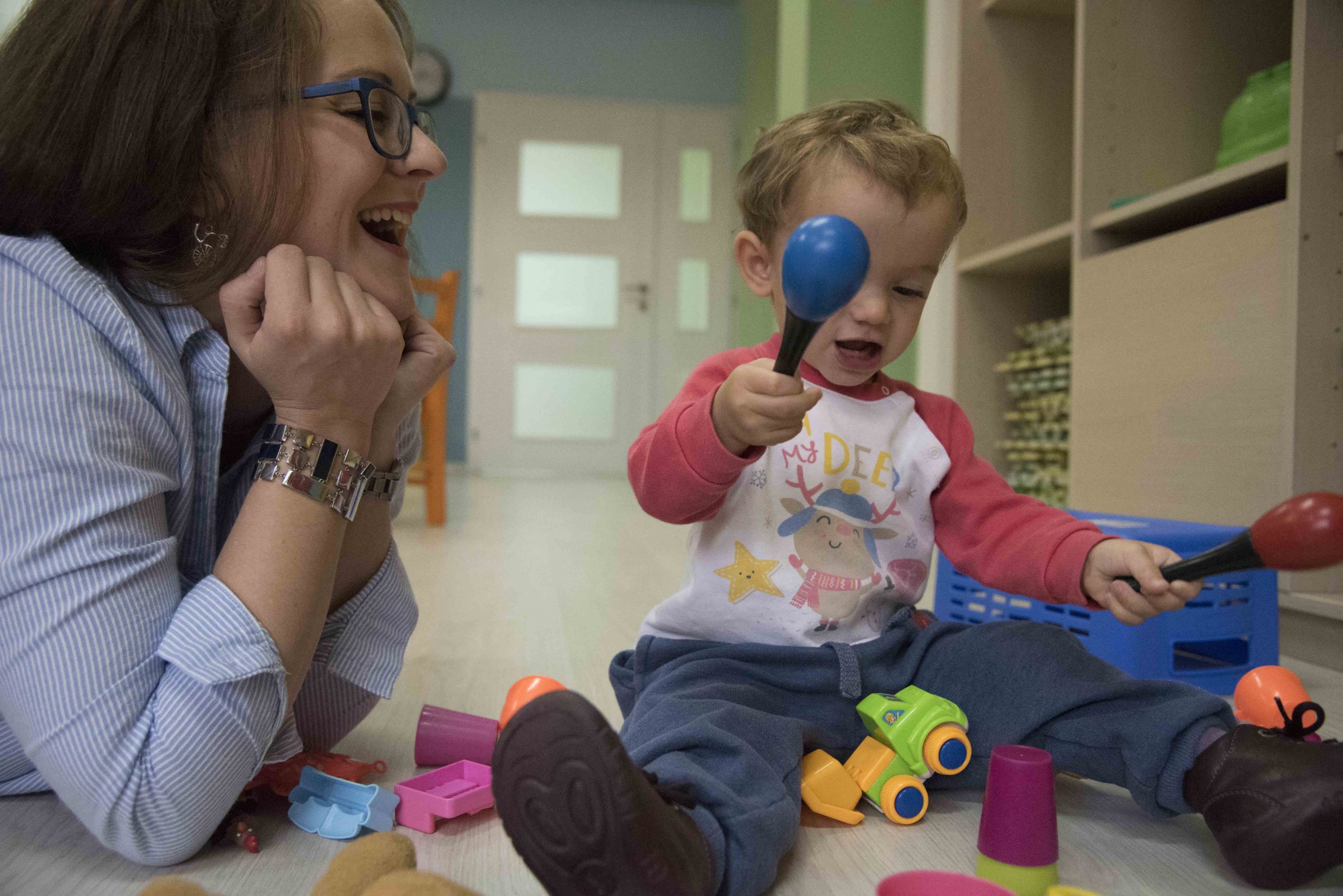 Cerca de 20.000 niños y niñas crecen  en una familia de acogida en España