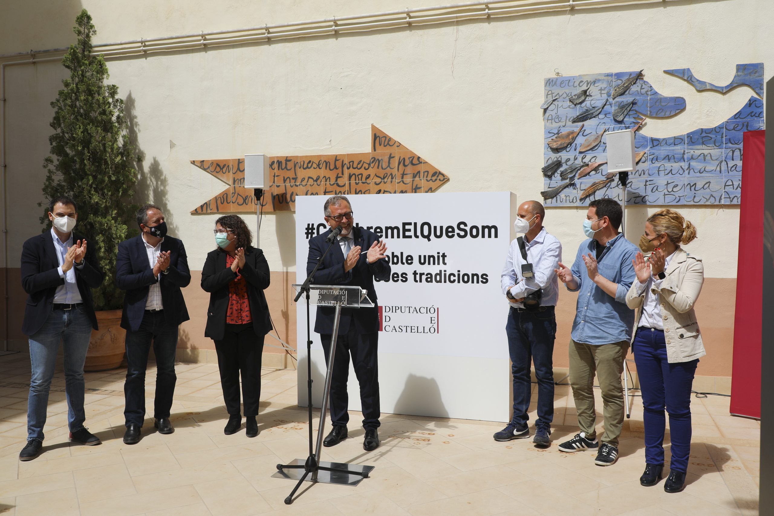 La Diputación de Castellón reúne en una exposición fotográfica las tradiciones castelloneses más representativas como preludio del Día de la Provincia