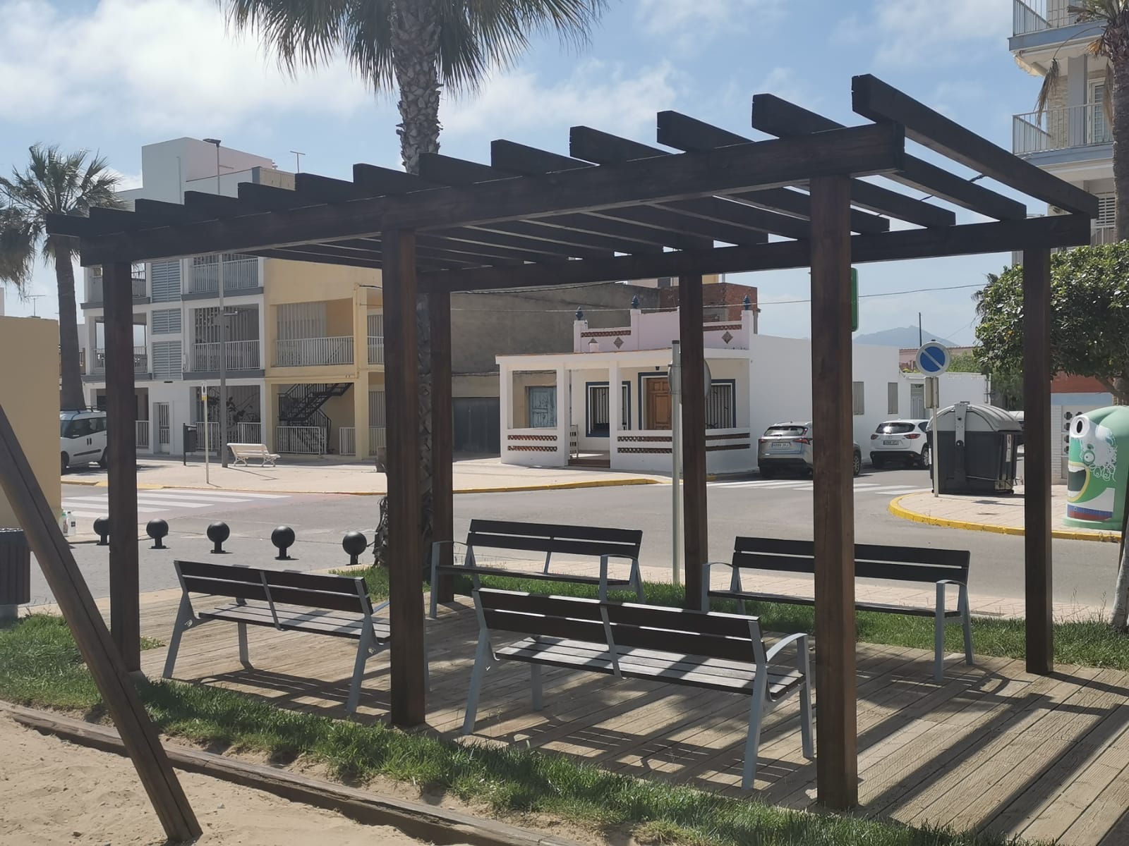 Nules embellece el espacio infantil de la avenida Illes Columbretes de la playa