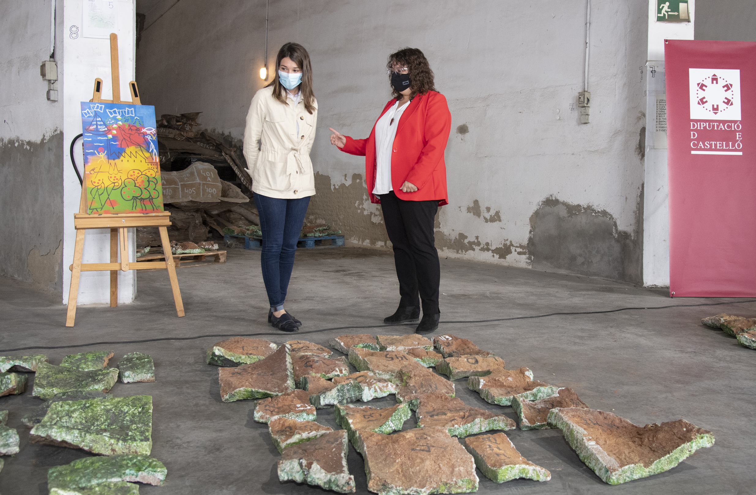 La Diputación de Castellón estudiará con los técnicos el estado del mural de 8.000 piezas de cerámica abandonado durante 21 años en el cocherón provincial