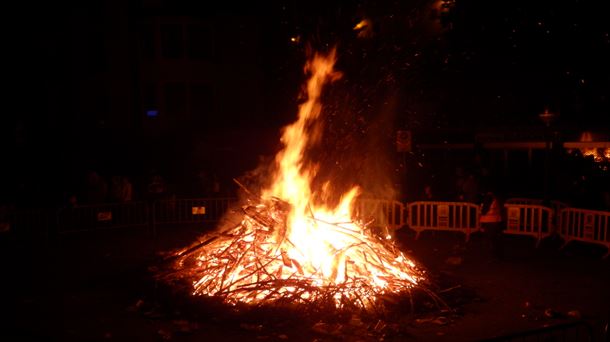 Descubre todas las tradiciones alrededor de la Nit de Sant Joan con Santi Cortells