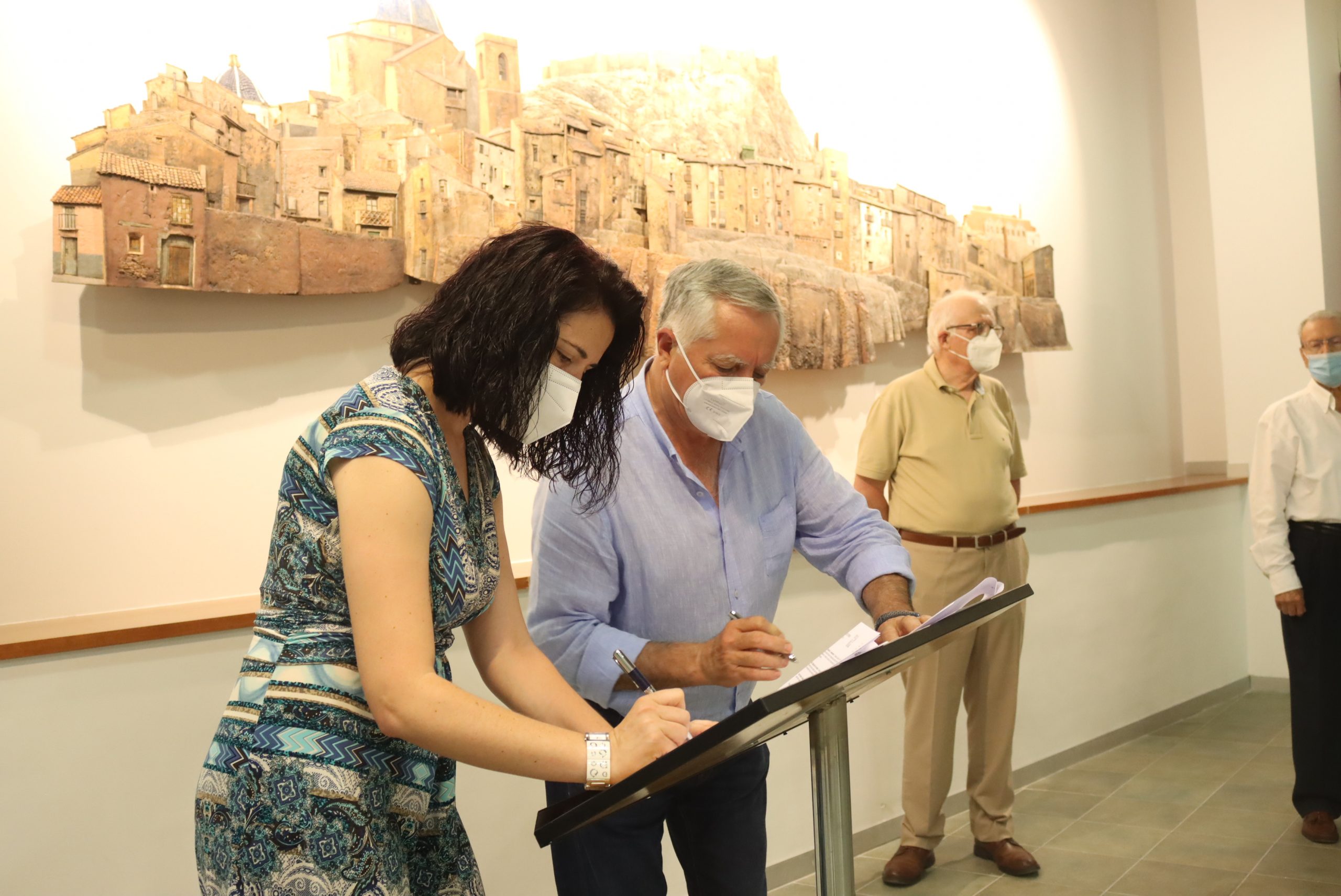 El Museo del Azulejo de Onda suma patrimonio artístico con dos nuevos murales cerámicos de Chillida y Barreira