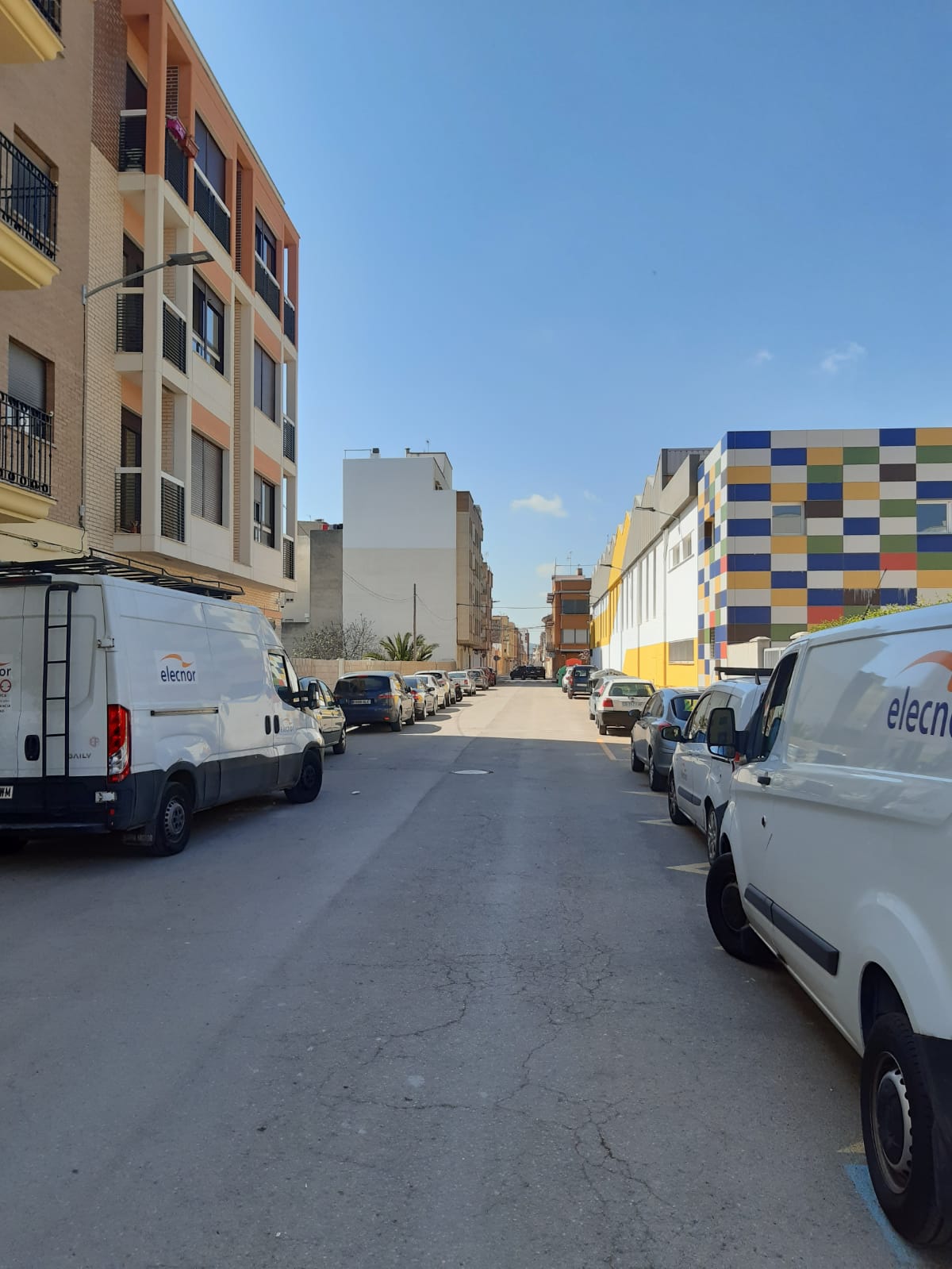 Nules elimina las farolas de las aceras de la zona del Polideportivo Municipal para mejorar la accesibilidad