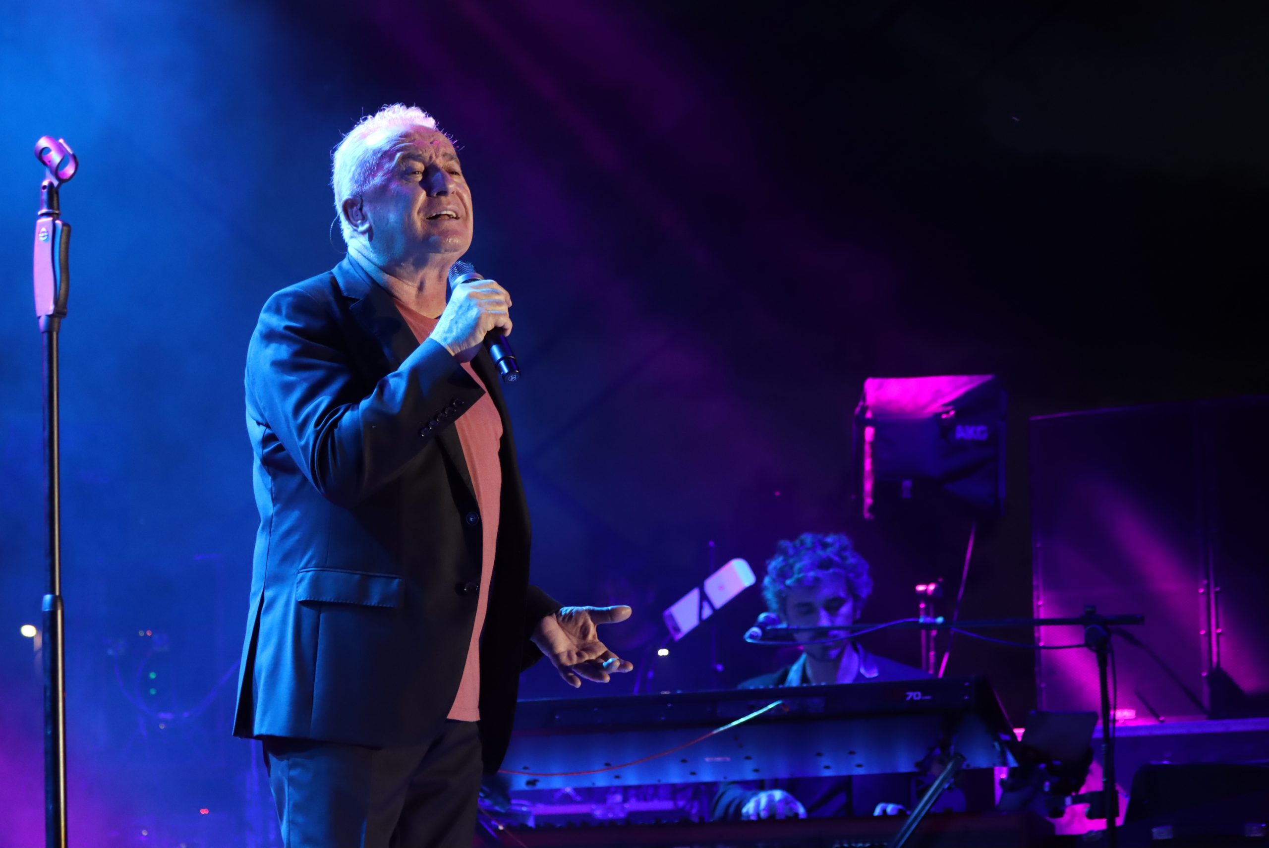 Víctor Manuel conmemora en Onda los éxitos de su carrera musical