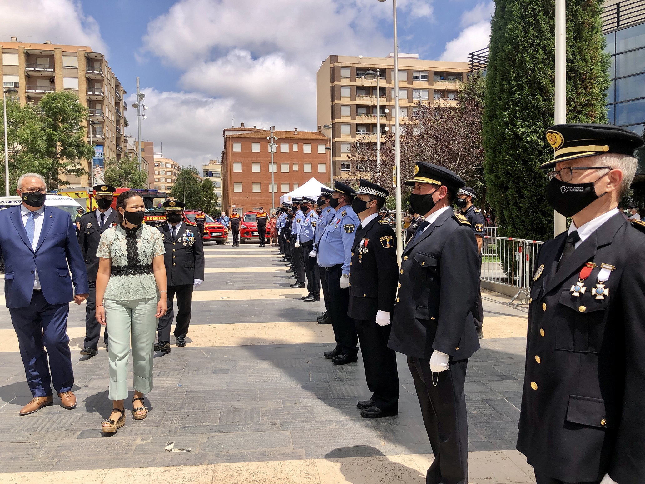 La Policía Local de Almassora premia a la sociedad civil en su día grande