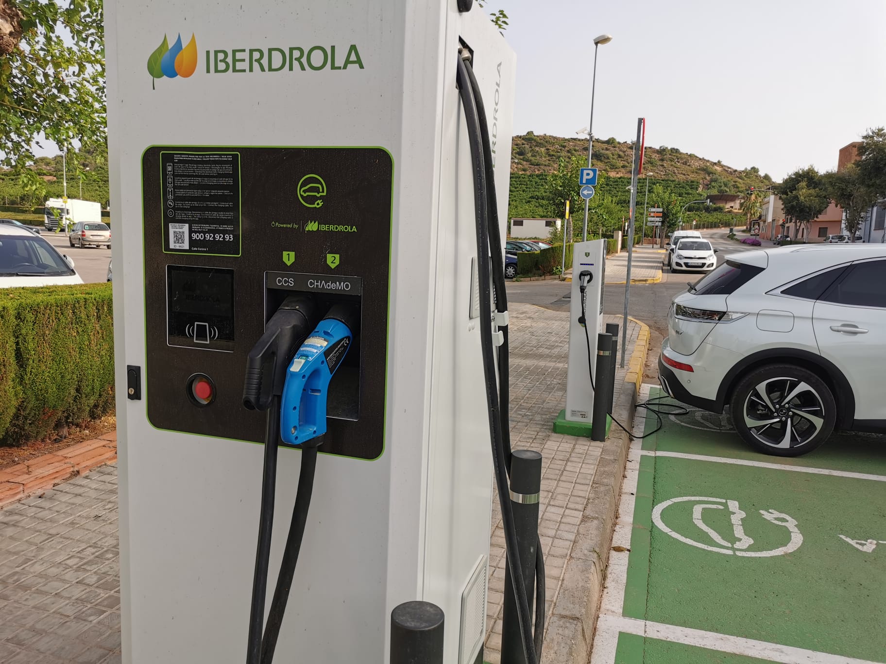 El Ayuntamiento de Almenara e Iberdrola ponen en marcha la primera zona de recargaRA VEHÍCULOS ELÉCTRICOS DE LA LOCALIDAD