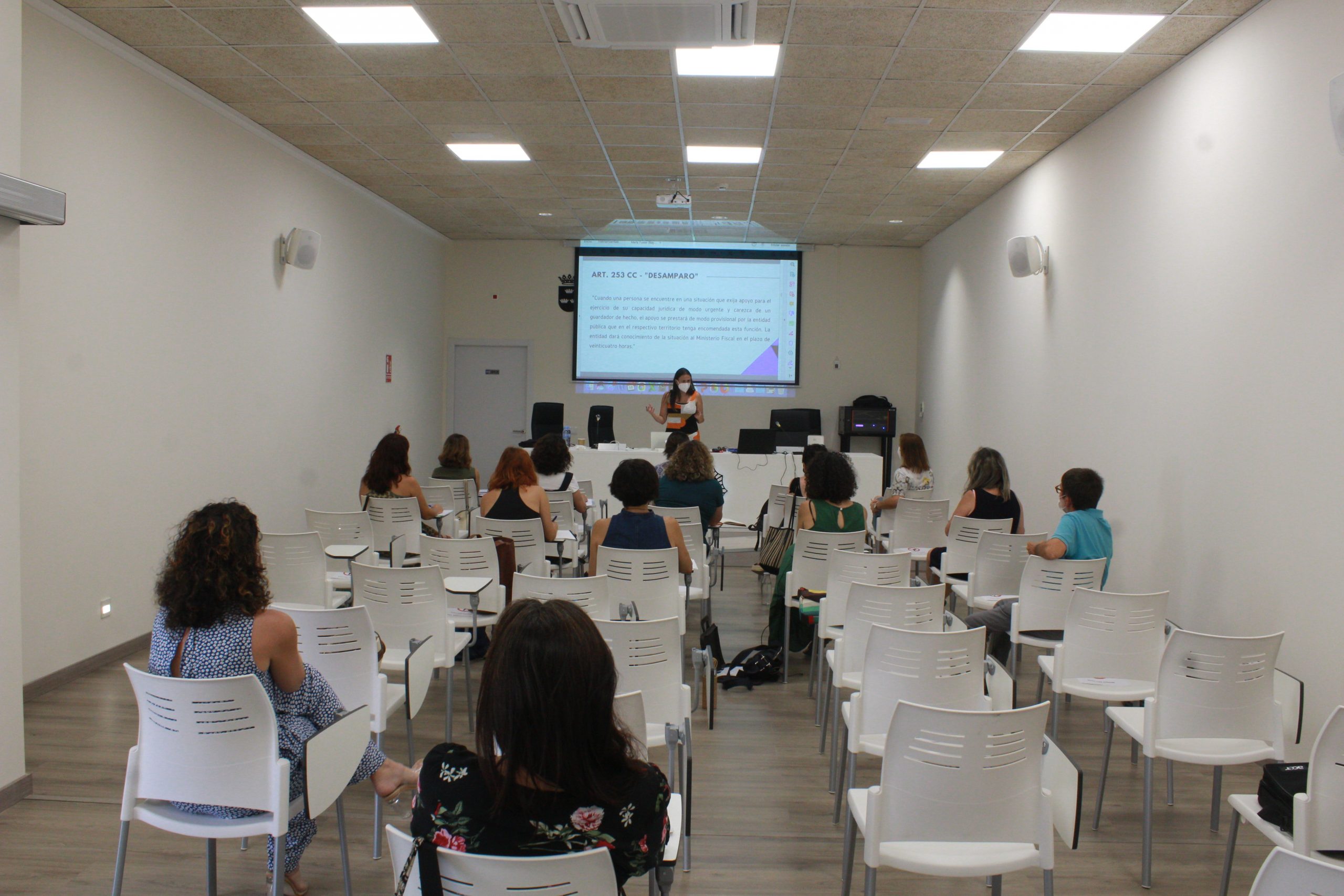 El Ayuntamiento de Burriana forma al personal de servicios sociales para ayudar a las personas con discapacidad a ejercer su capacidad jurídica