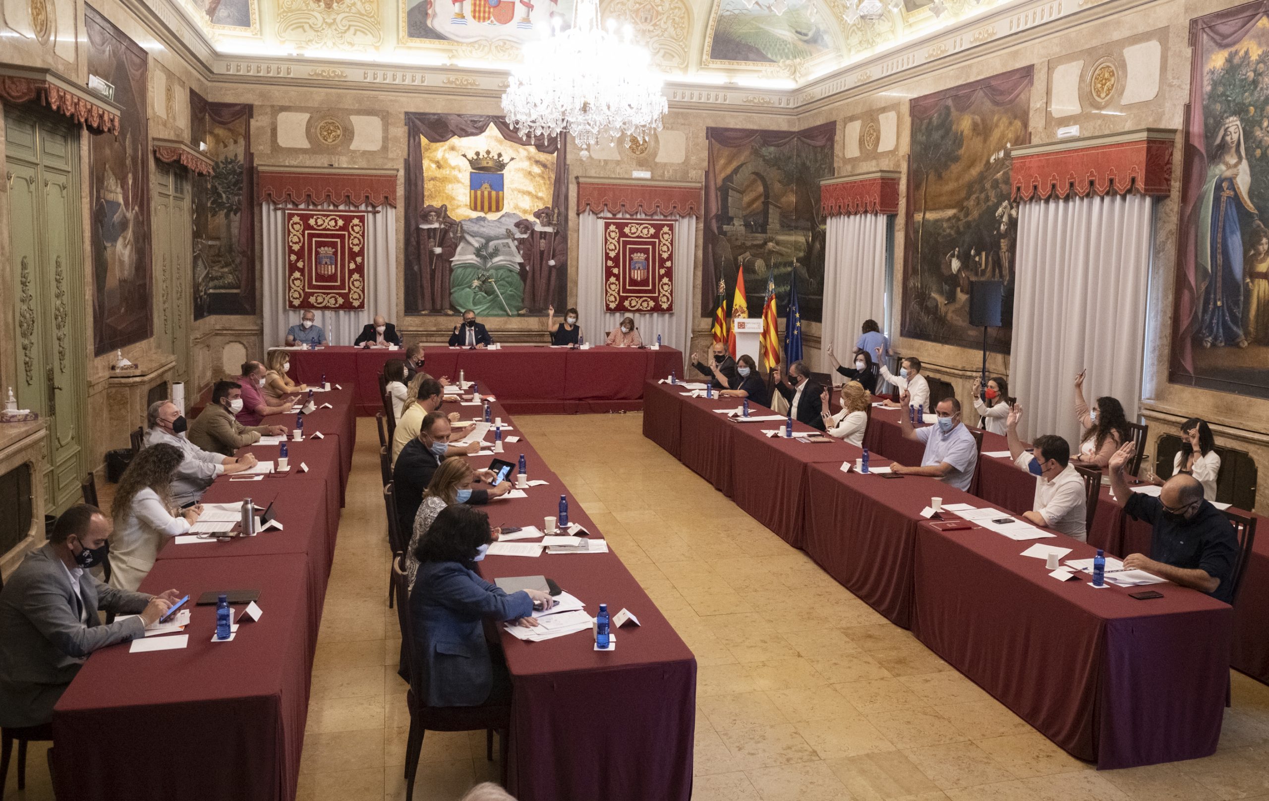 El Pleno de la Diputación pide al Gobierno y la Generalitat que los ayuntamientos y las diputaciones gestionen al menos el 15% de los fondos europeos