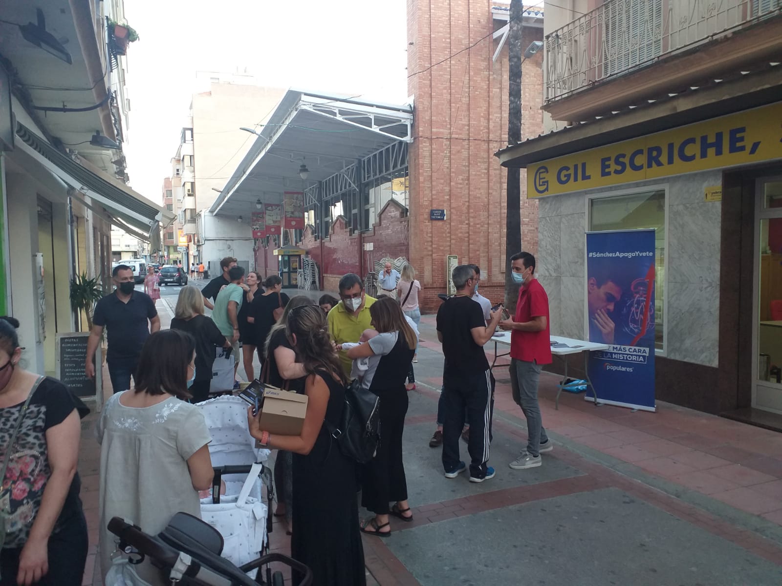 El PP de Burriana informa a los vecinos sobre las alternativas a la subida histórica de la luz