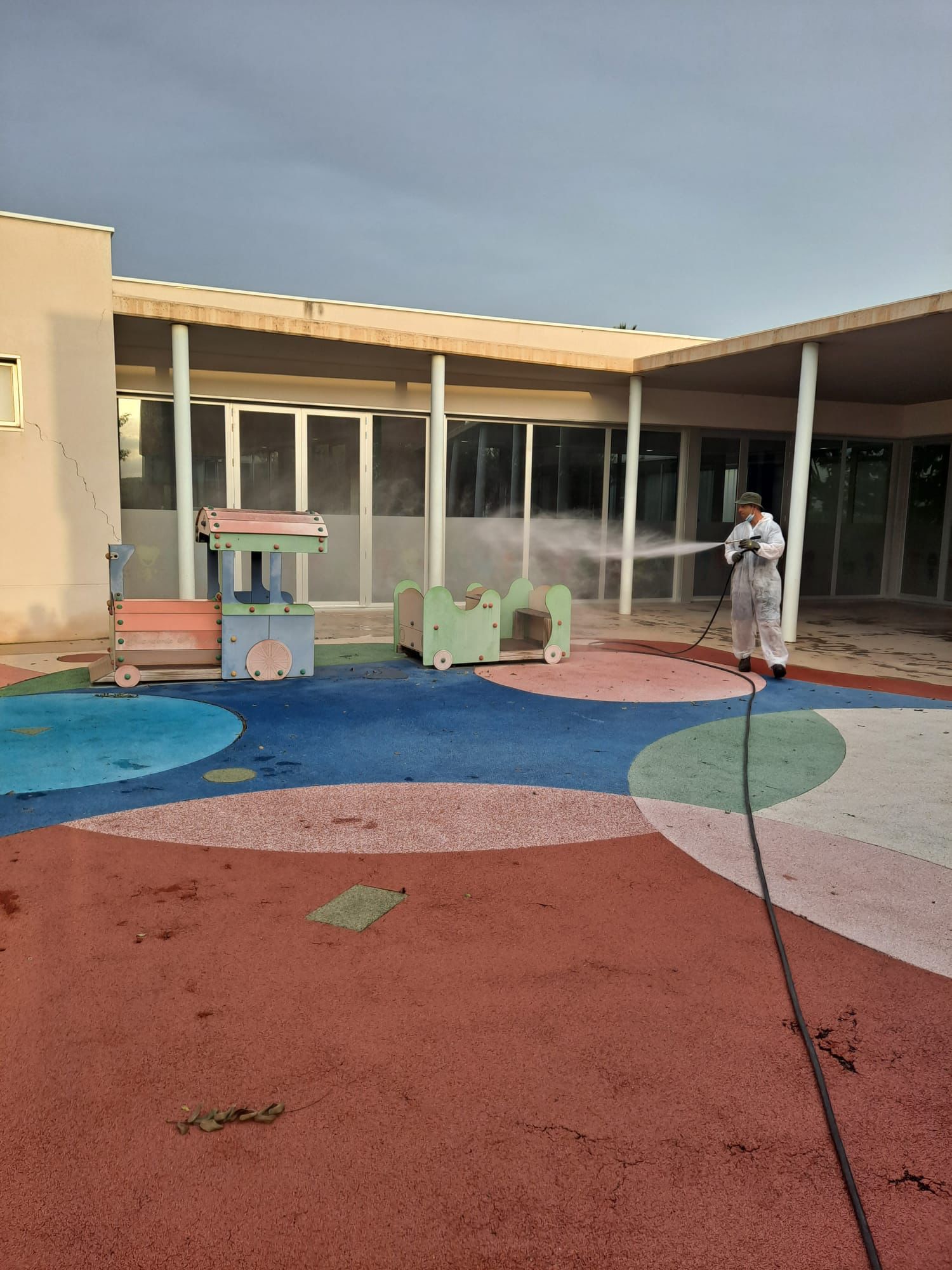 Almenara desinfecta los centros educativos de la localidad cara al inicio de curso