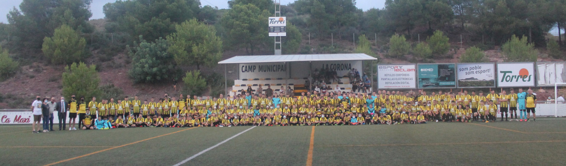 Almenara presenta a los equipos de l´Escola de Futbol Municipal en el inicio del Año del Centenario
