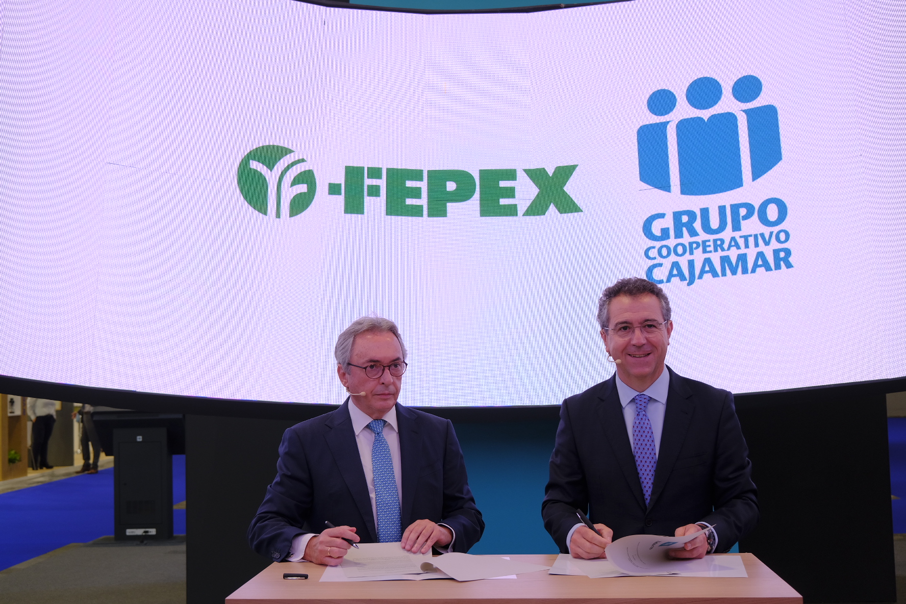 Cajamar y FEPEX renuevan su compromiso para potenciar las exportaciones hortofrutícolas españolas
