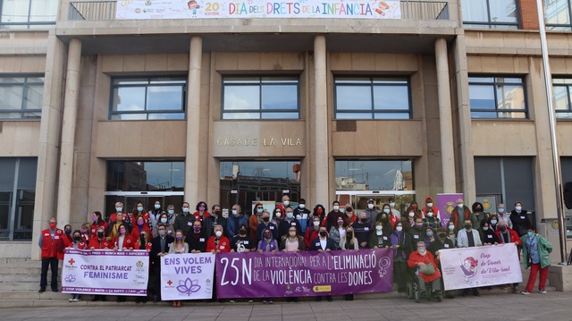 Vila-real clama contra las violencias machistas en la conmemoración del 25N