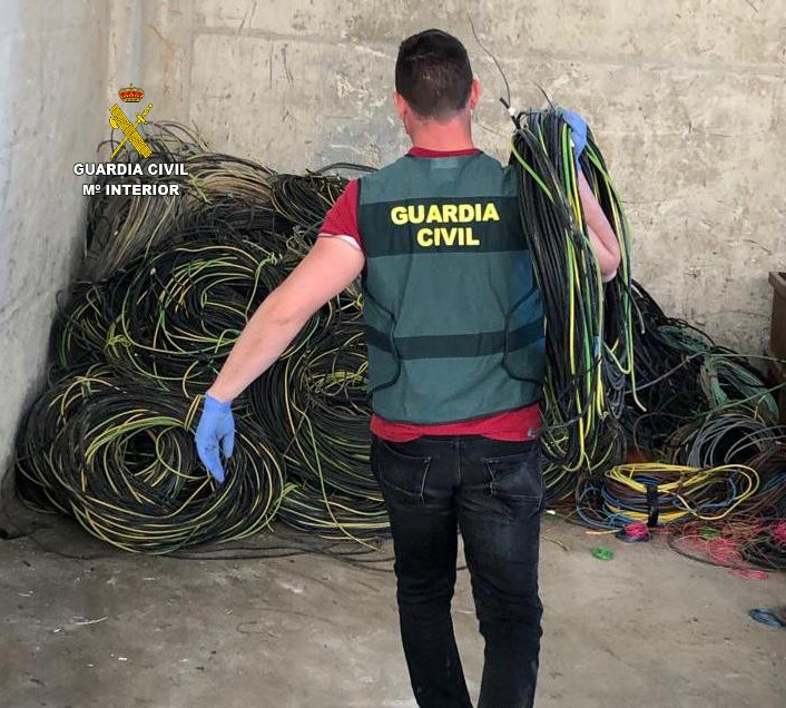 La Guardia Civil detiene a cinco personas por la sustracción de una bobina de cable de cobre en una empresa de Vilafamés