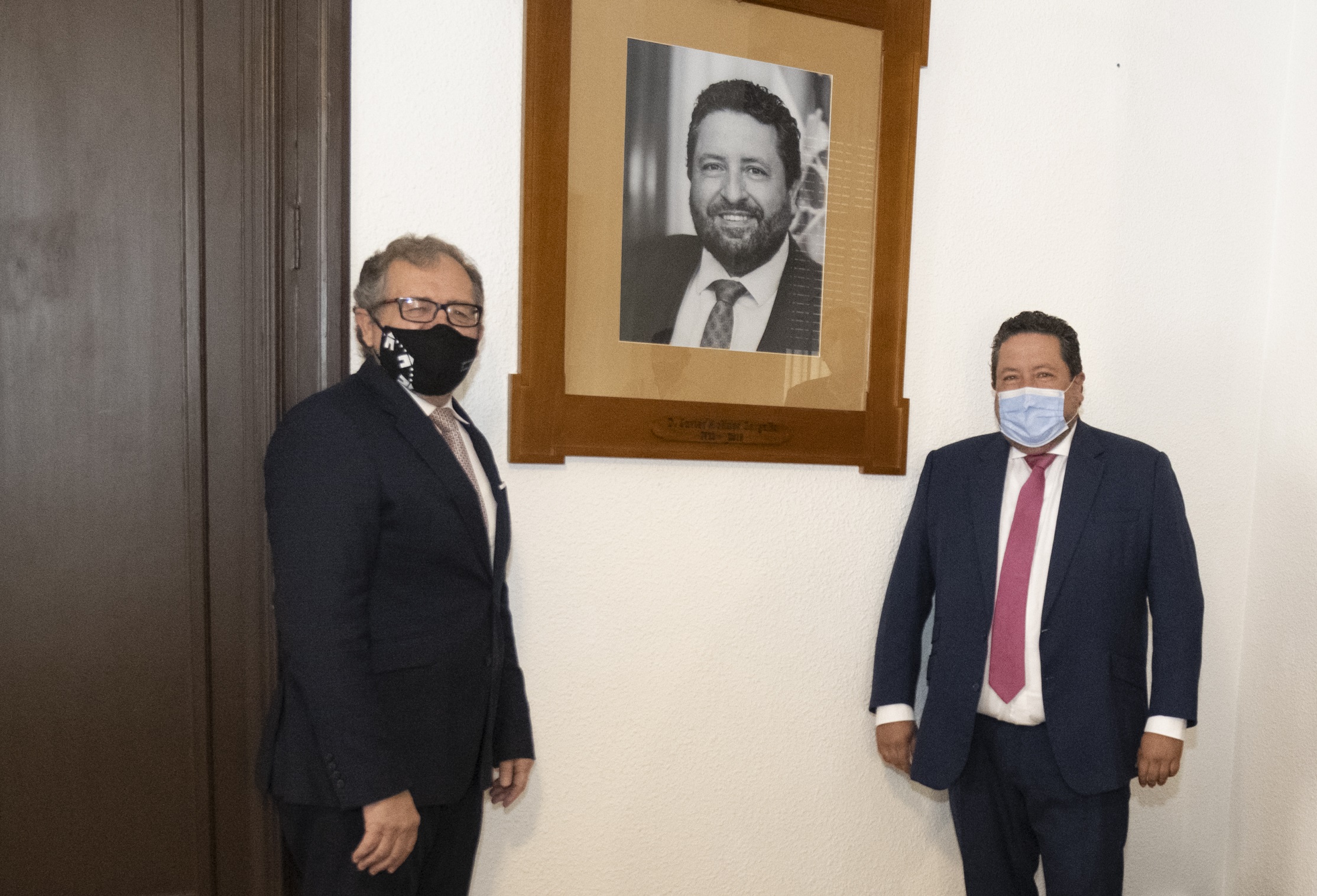 La Diputación de Castellón cuelga la foto del expresidente Javier Moliner en la sala de comisiones del Palau Provincial