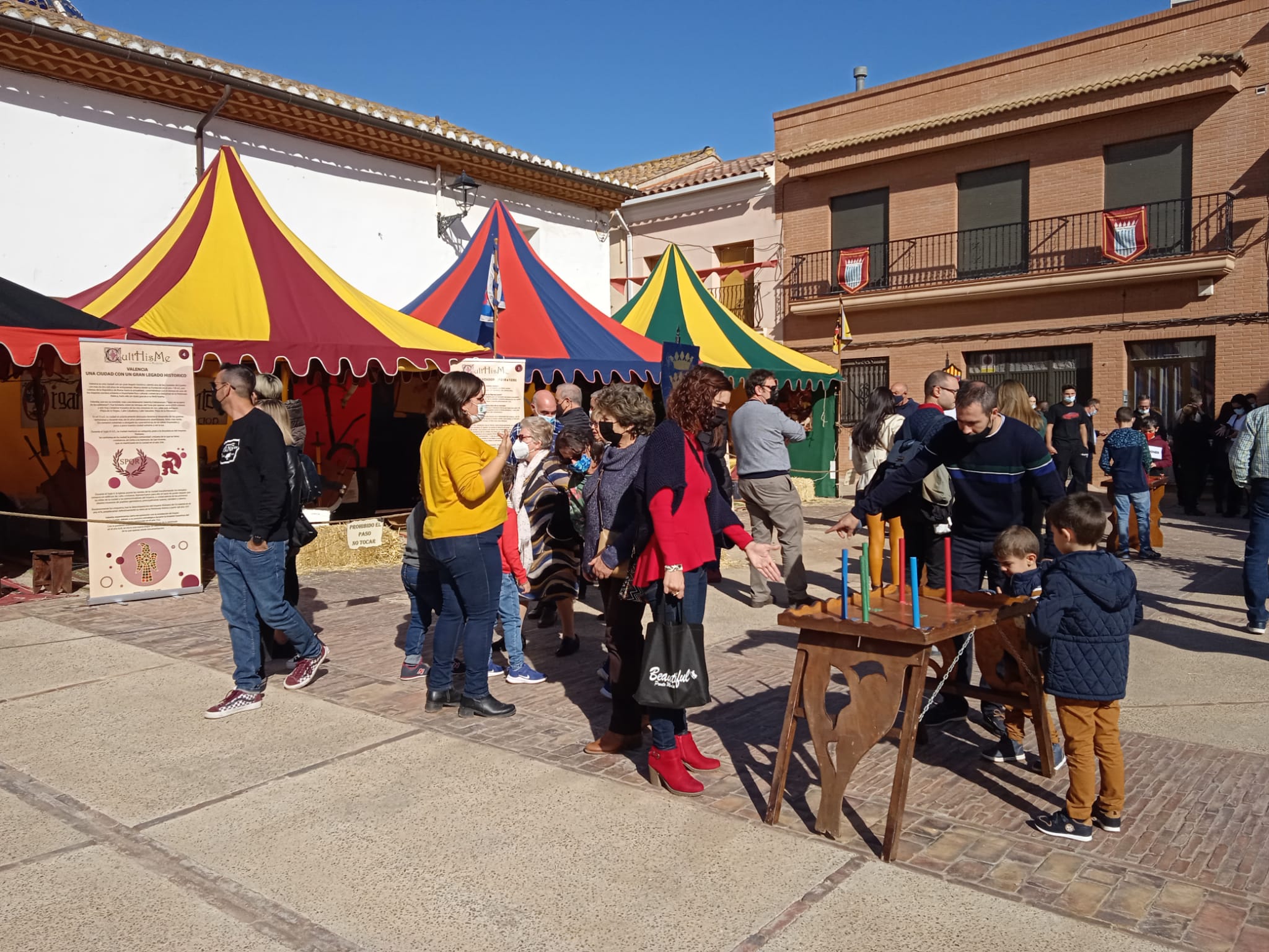 Multitudinaria asistencia de visitantes a la XIV Feria Medieval de Mascarell