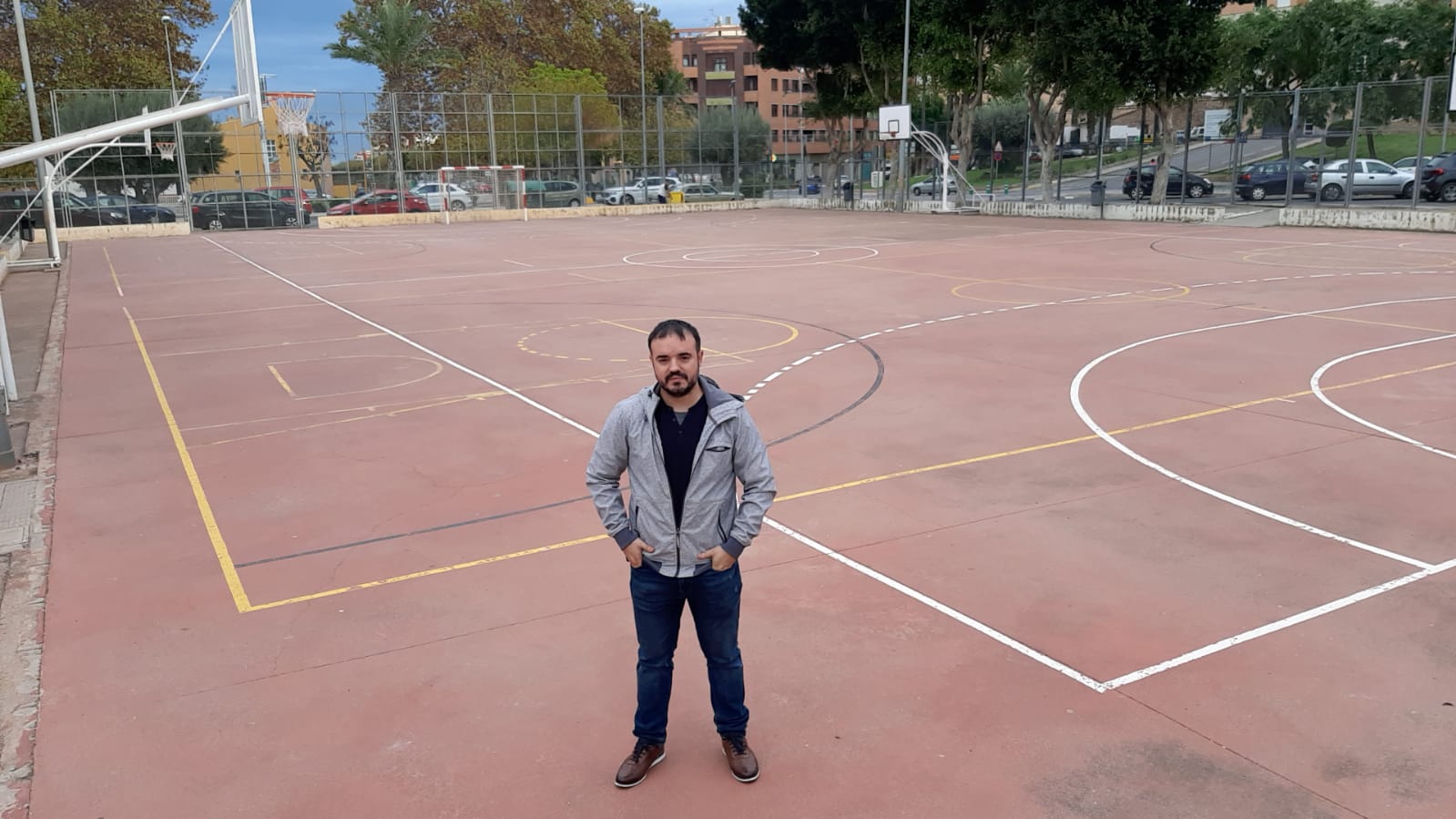 Alarcón (PSPV-PSOE) insta al Partido Popular a techar la pista exterior del pabellón polideportivo de Onda